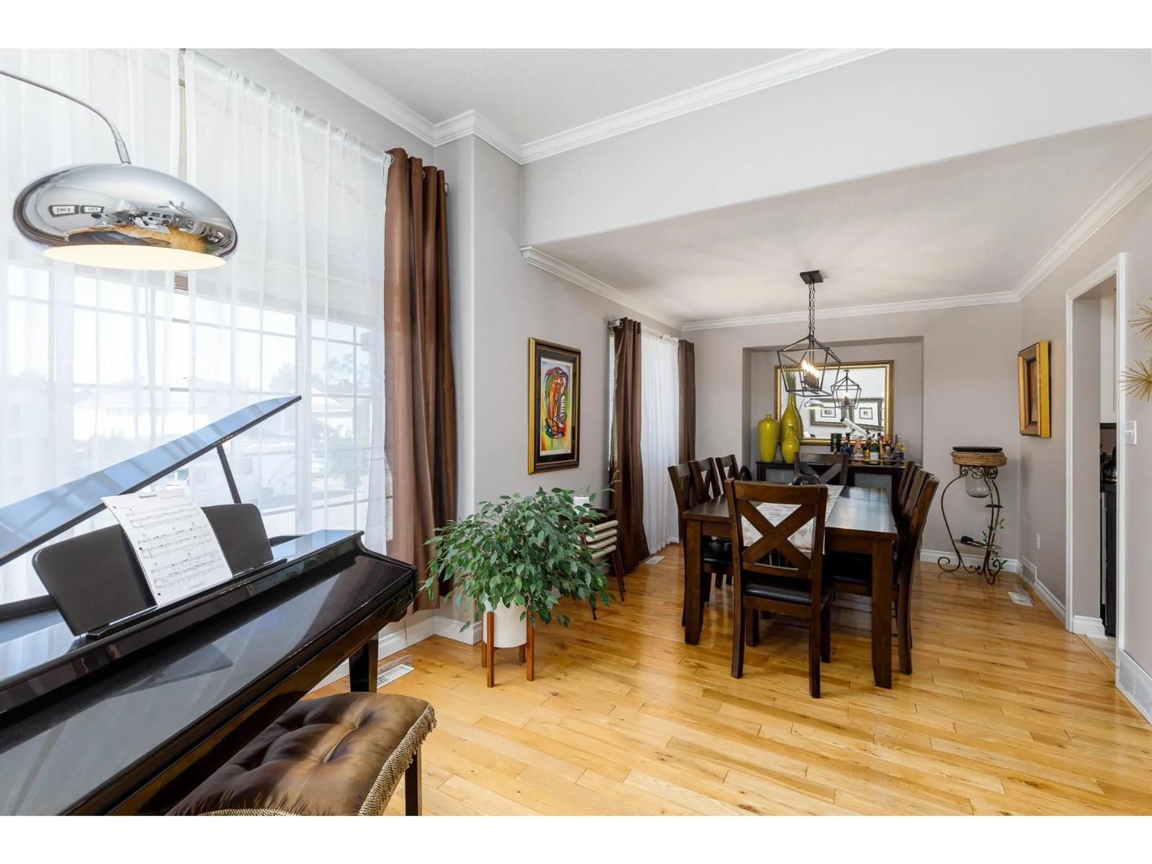 Dining room, wood/laminate floor for 35485 CALGARY AVENUE, Abbotsford British Columbia V2R4X2