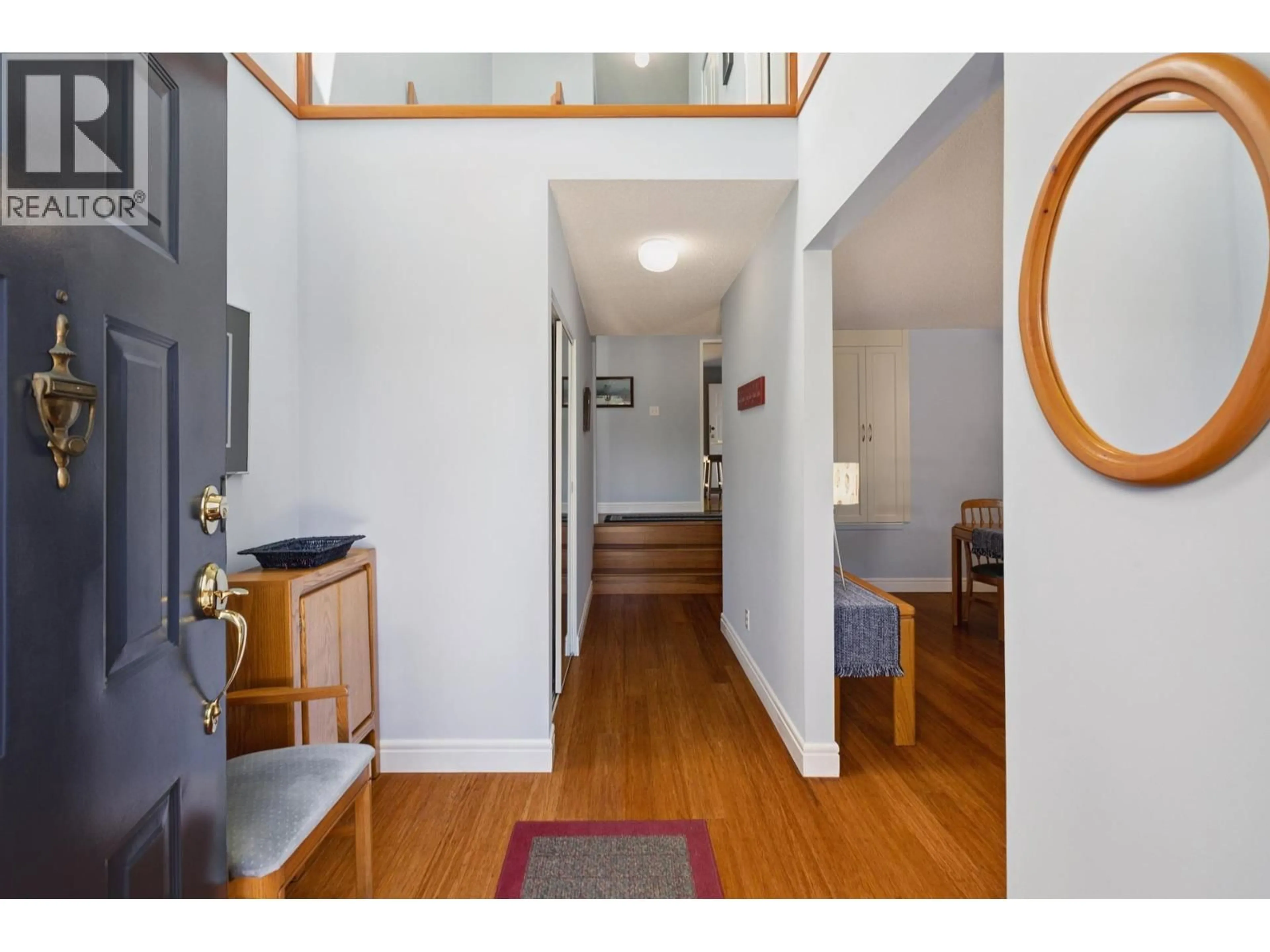 Indoor foyer for 1518 MAHON AVENUE, North Vancouver British Columbia V7M2S5