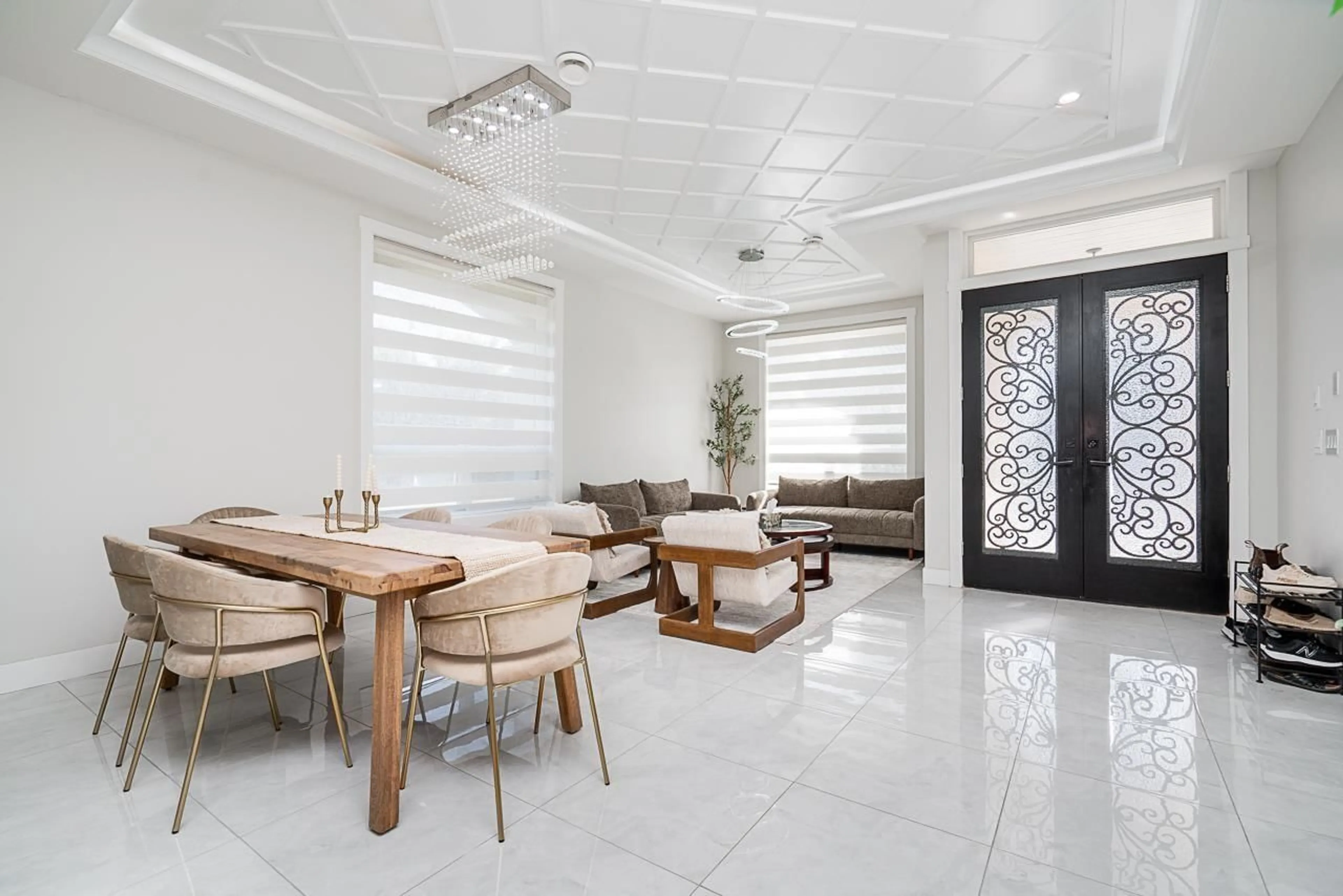 Dining room, ceramic/tile floor for 12399 80A AVENUE, Surrey British Columbia V3W3X8