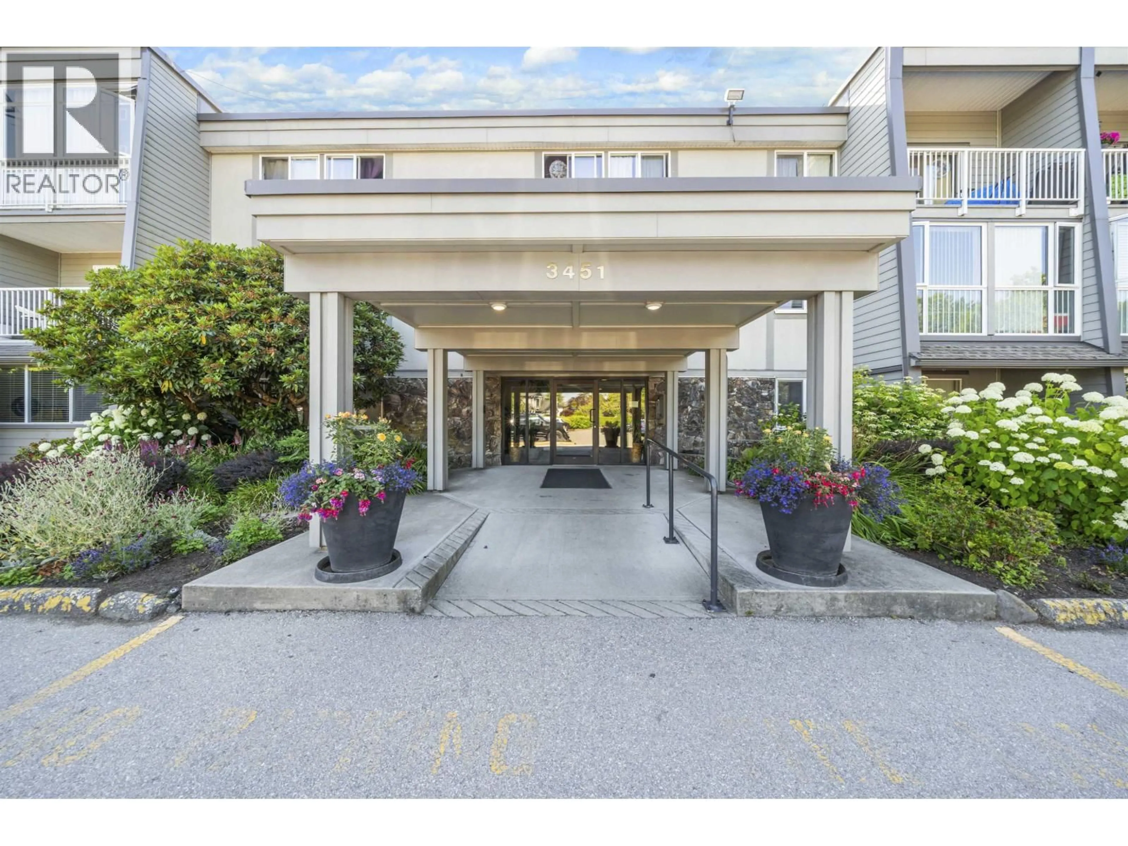 Indoor foyer for 312 - 3451 SPRINGFIELD DRIVE, Richmond British Columbia V7E1Z2