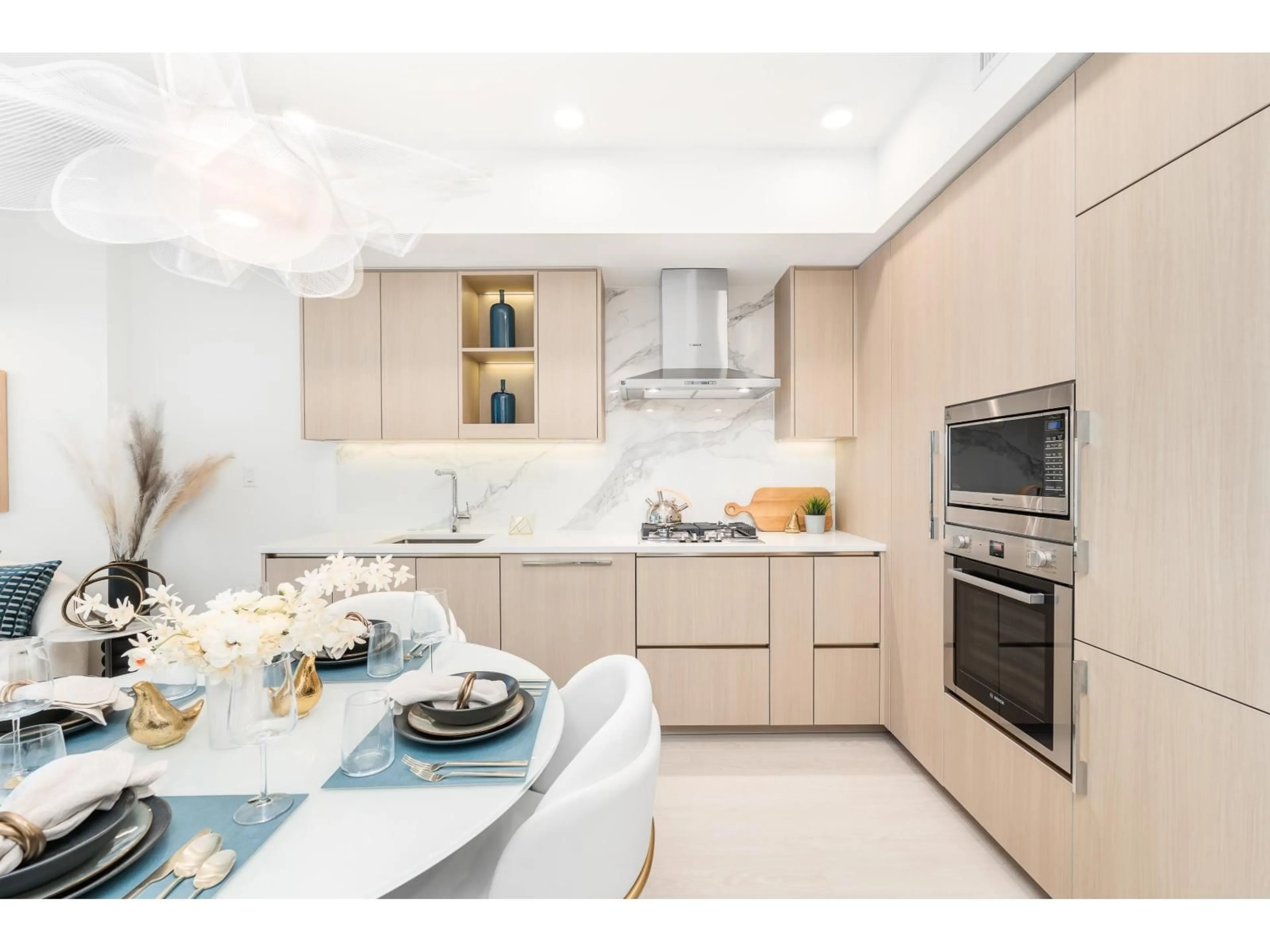 Contemporary kitchen, unknown for 1608 - 13778 100 AVENUE, Surrey British Columbia V3T0V3