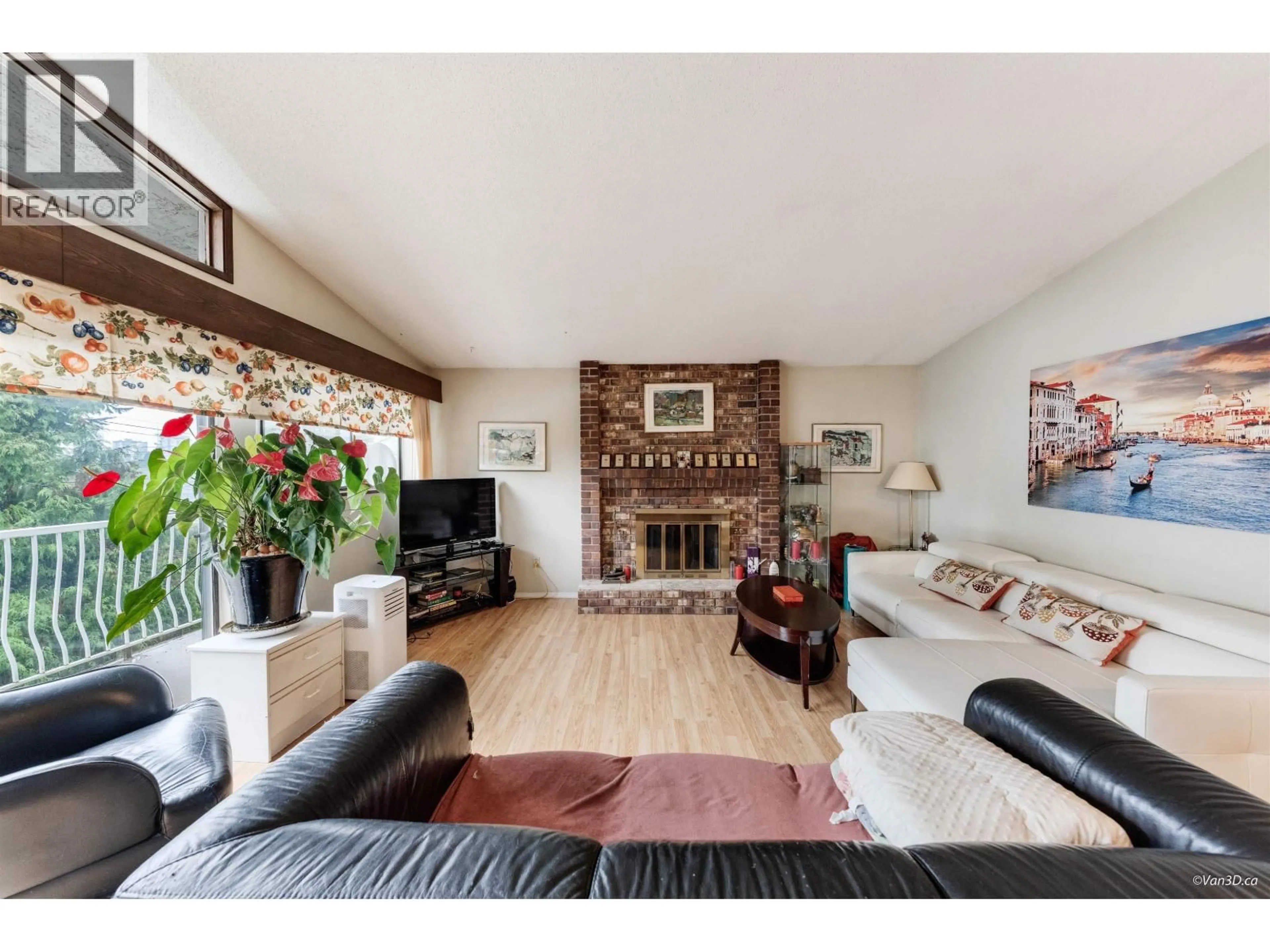 Living room with furniture, wood/laminate floor for 8167 10TH AVENUE, Burnaby British Columbia V3N2S5