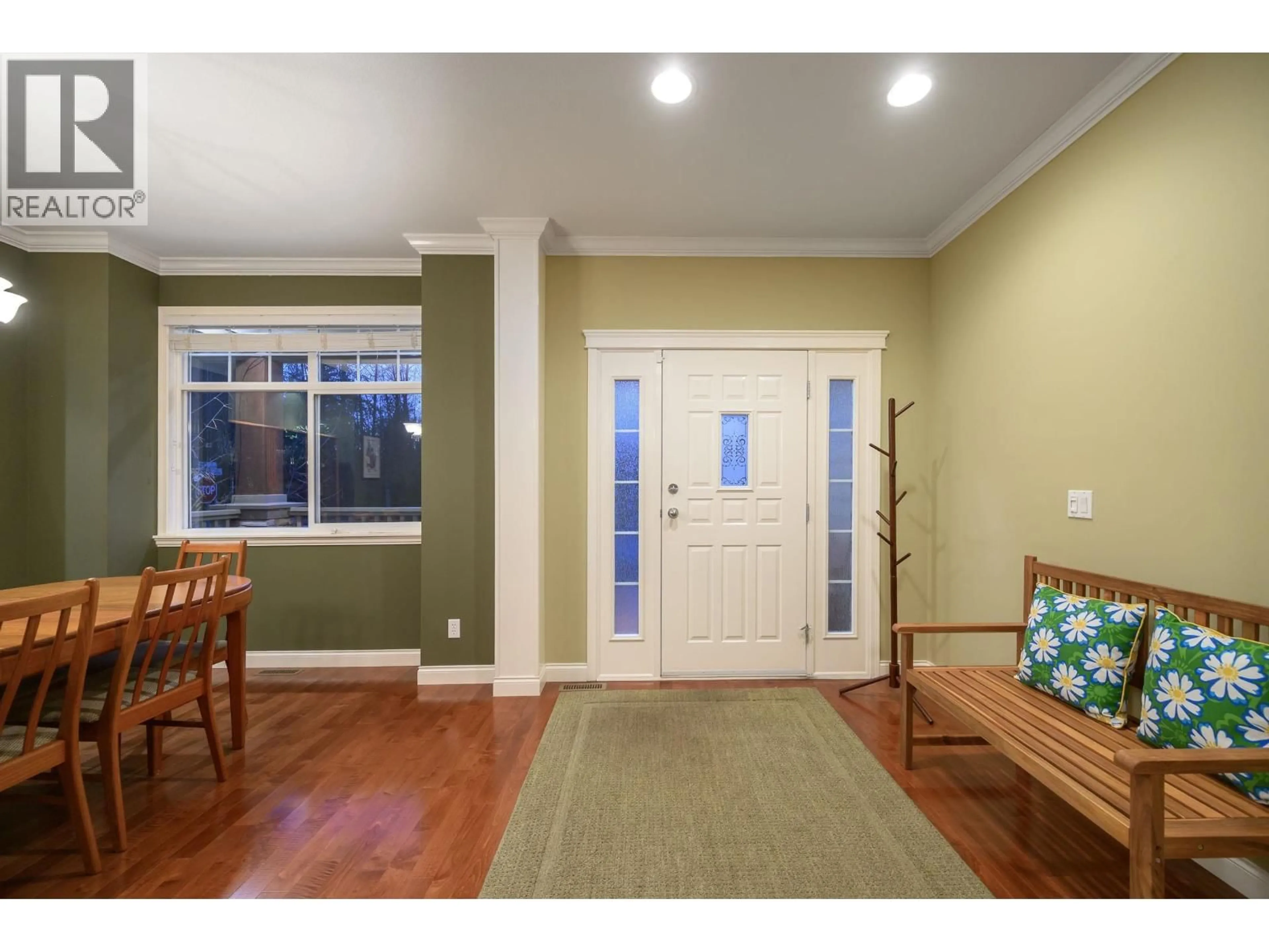 Indoor entryway for 24270 MCCLURE DRIVE, Maple Ridge British Columbia V2W2E5