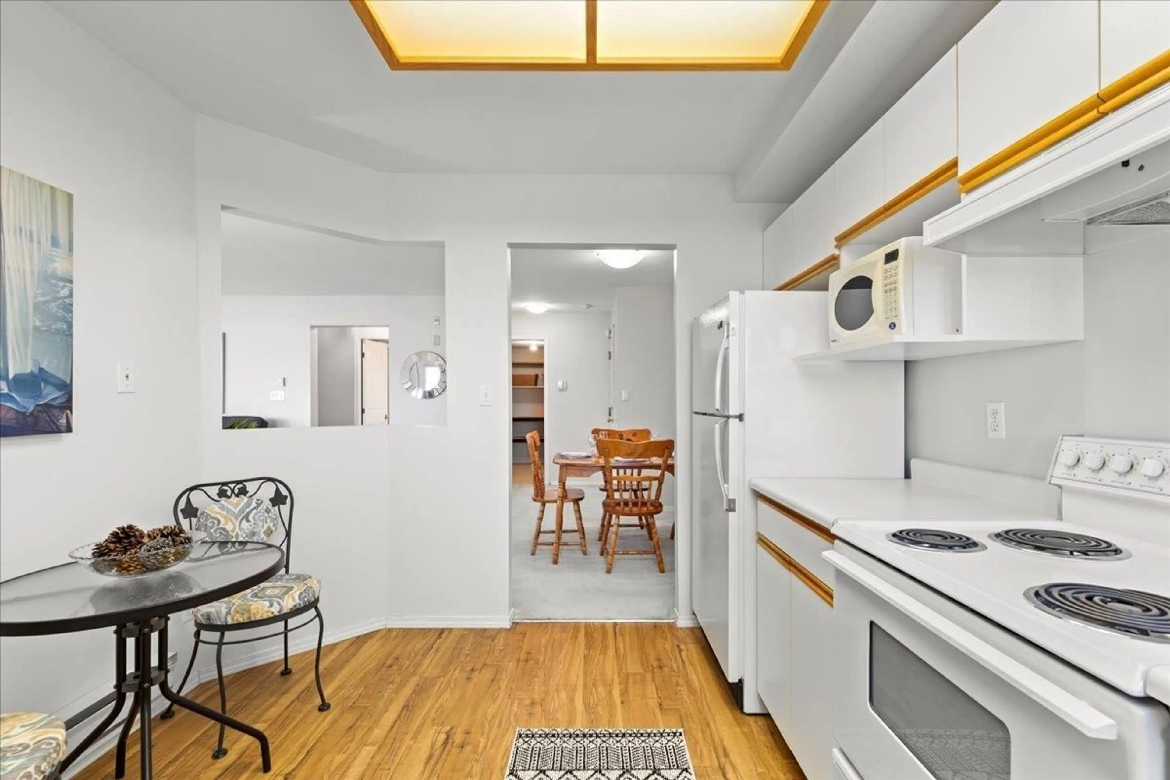 Standard kitchen, unknown for 210 - 7651 AMBER DRIVE, Chilliwack British Columbia V2R3J6