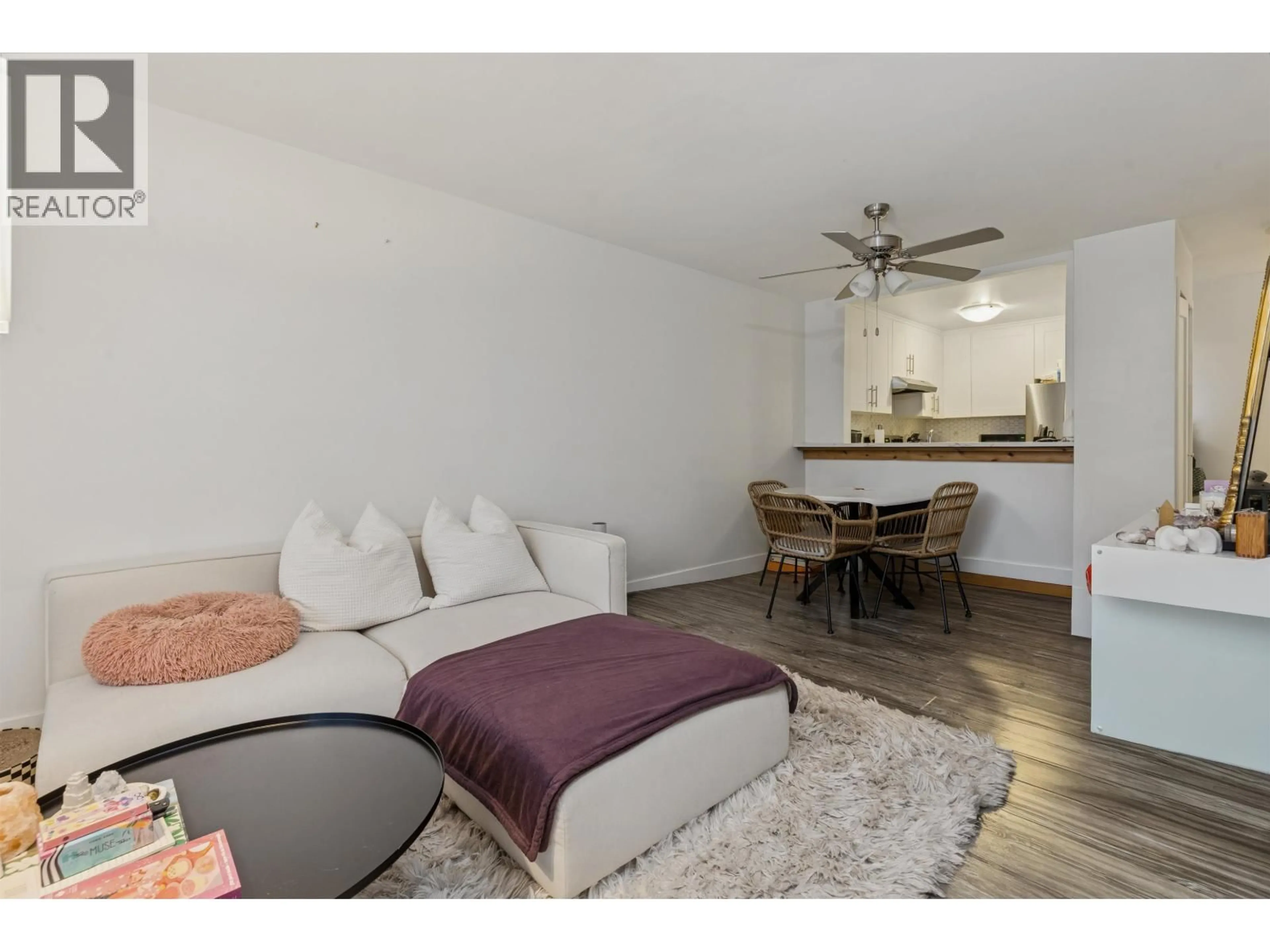 Living room with furniture, wood/laminate floor for 308 - 1010 CHILCO STREET, Vancouver British Columbia V6G2R6