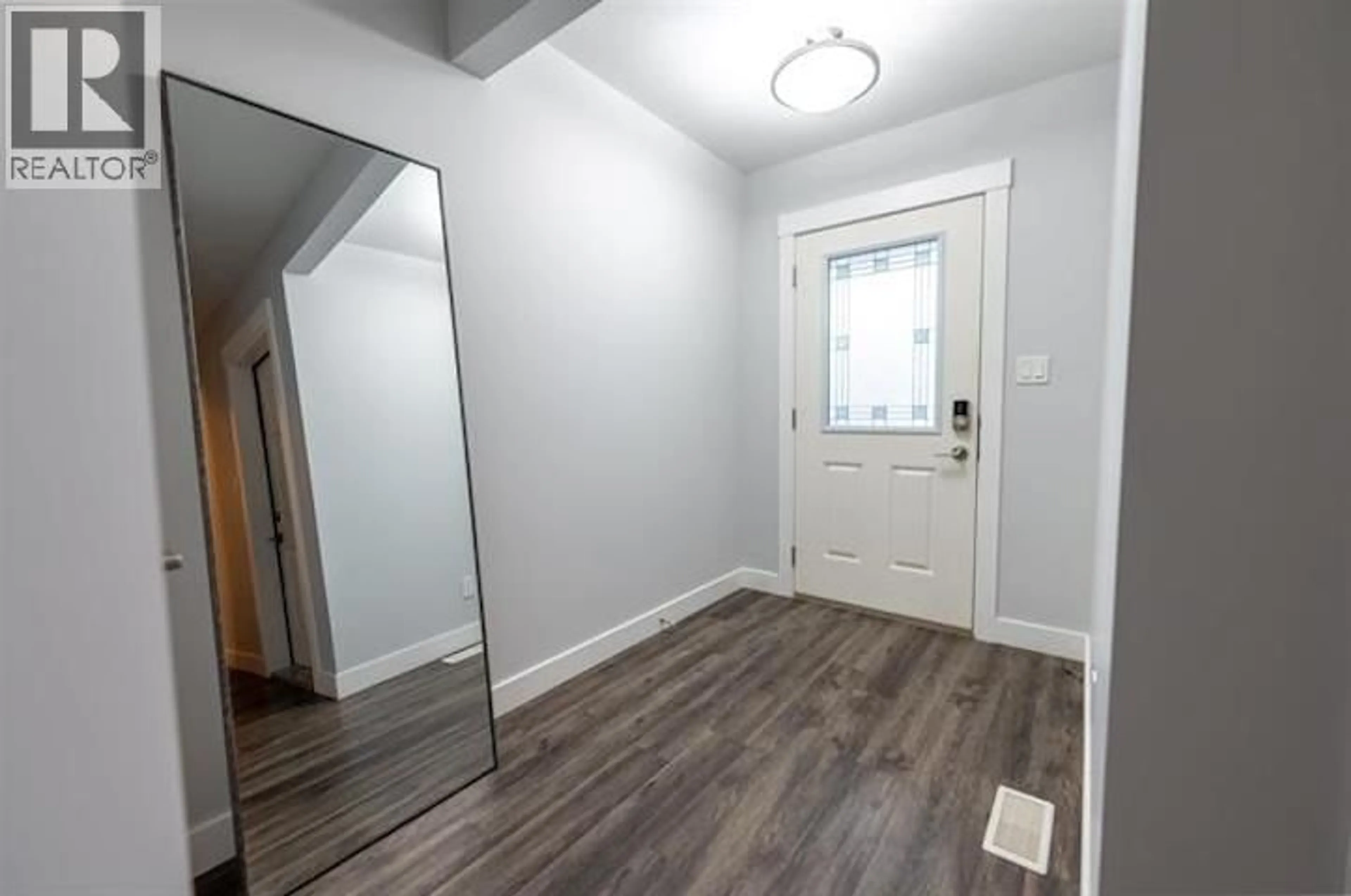 Indoor entryway for 302 - 6798 WESTGATE AVENUE, Prince George British Columbia V2N0H6