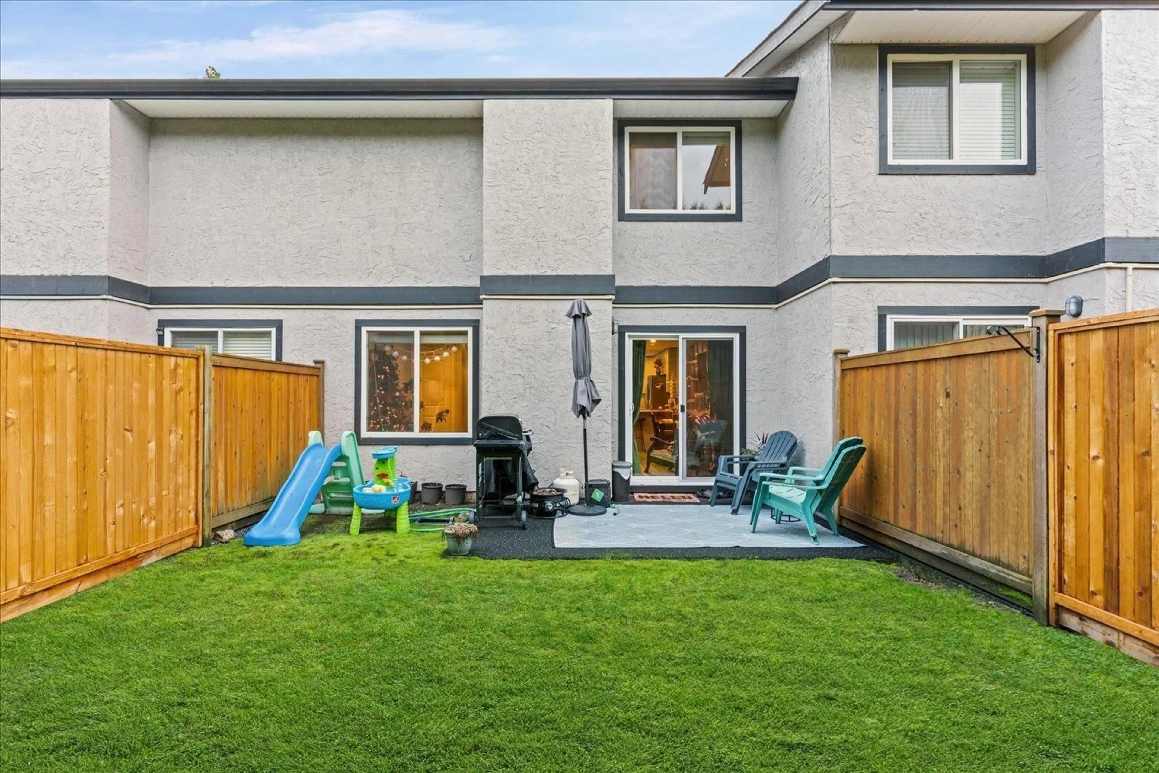 Patio, mountain view for 13 - 45927 LEWIS AVENUE, Chilliwack British Columbia V2P3C3