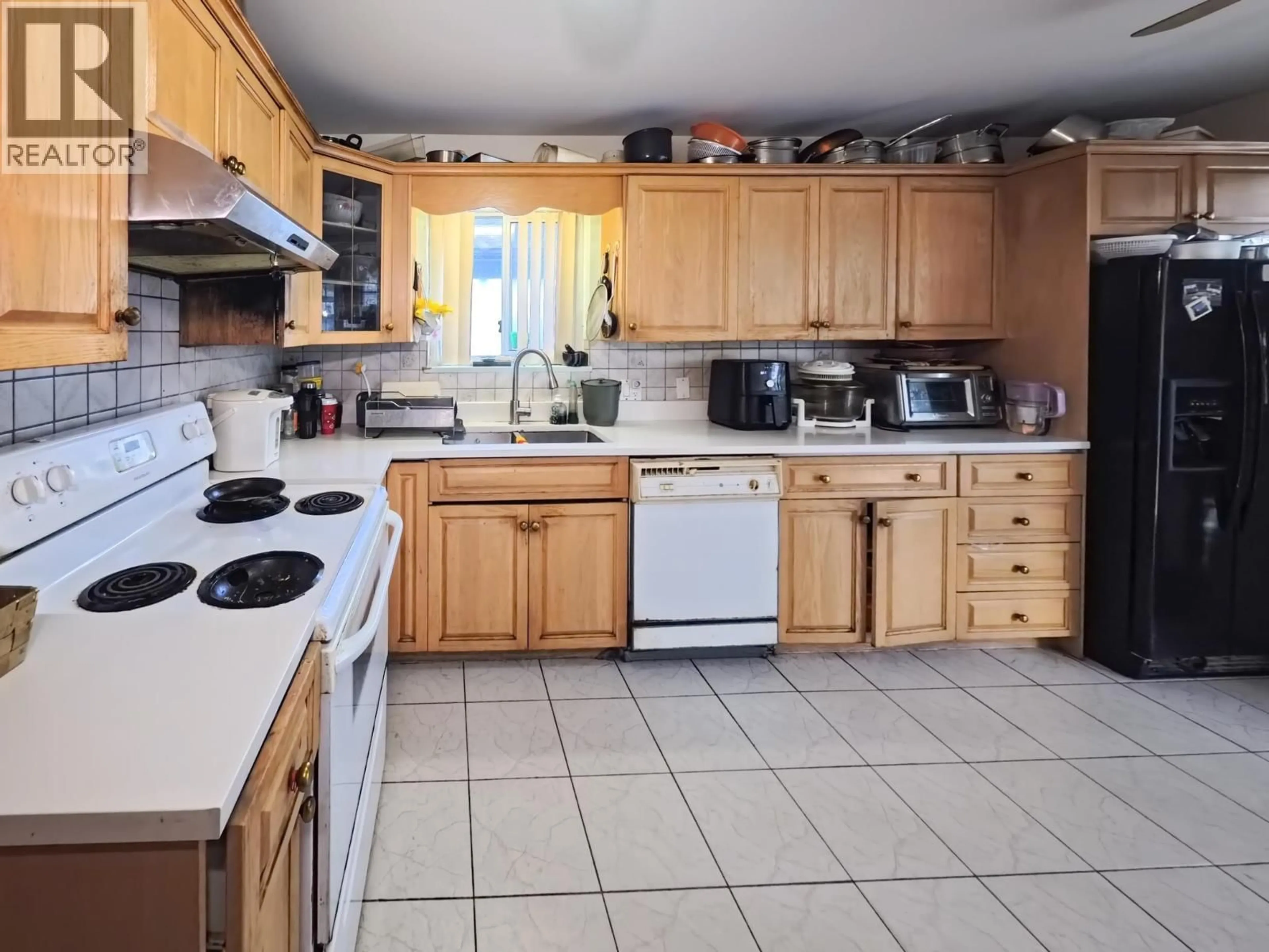 Standard kitchen, ceramic/tile floor for 6174 TYNE STREET, Vancouver British Columbia V5S3L4