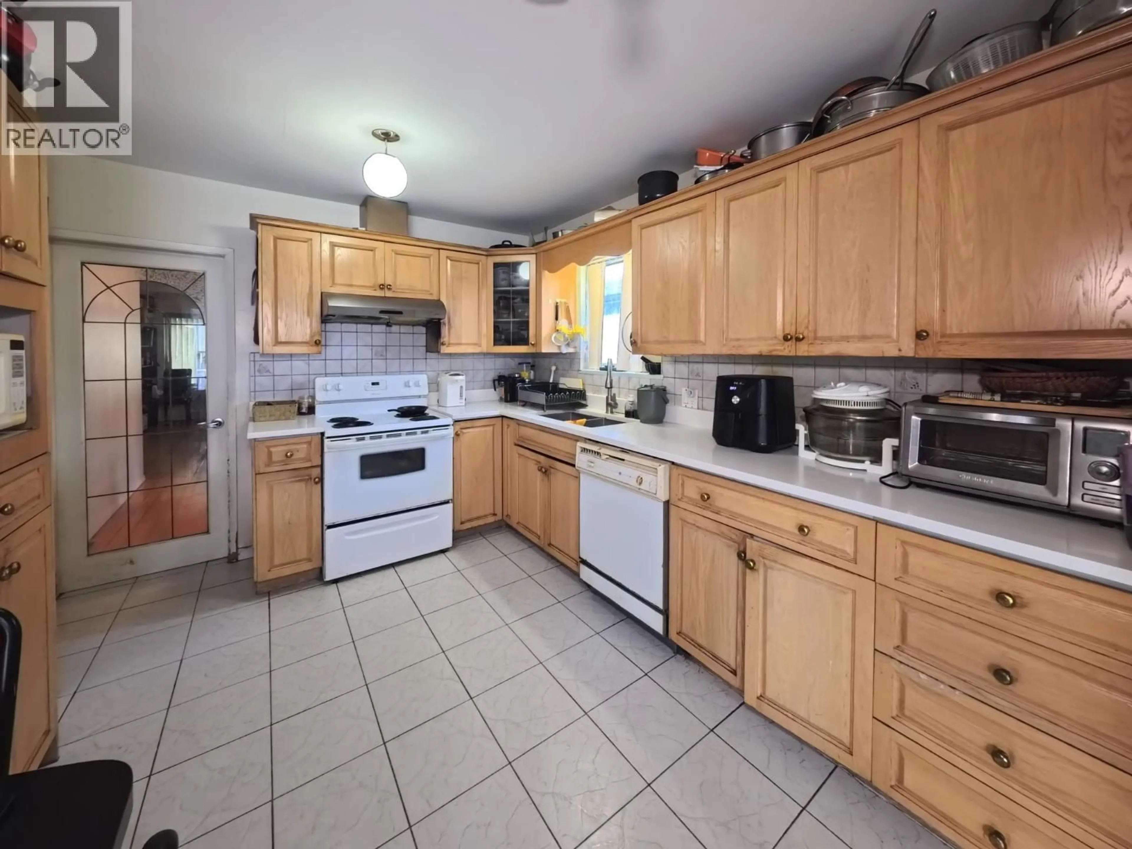 Standard kitchen, ceramic/tile floor for 6174 TYNE STREET, Vancouver British Columbia V5S3L4