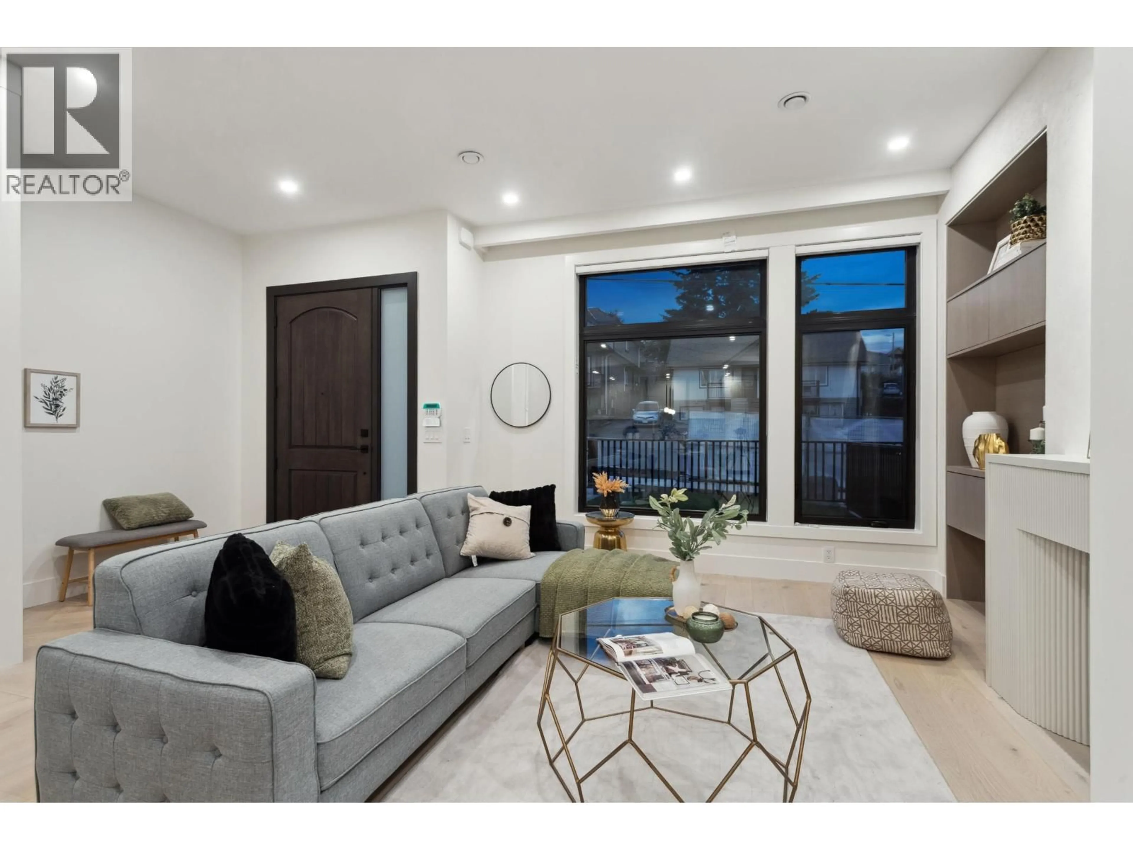 Living room with furniture, unknown for 101 - 1038 DELESTRE AVENUE, Coquitlam British Columbia V3K2H2