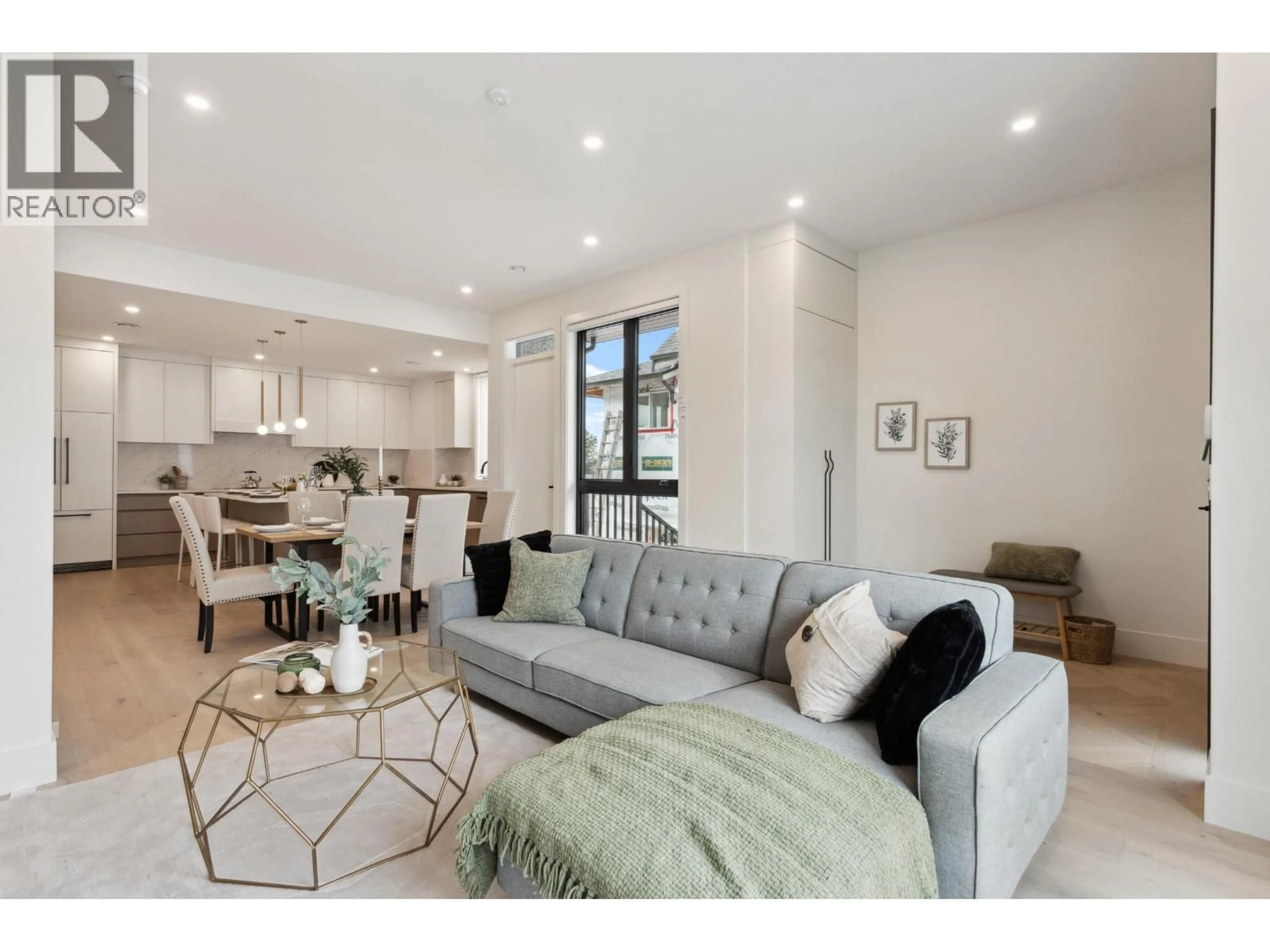 Living room with furniture, unknown for 101 - 1038 DELESTRE AVENUE, Coquitlam British Columbia V3K2H2