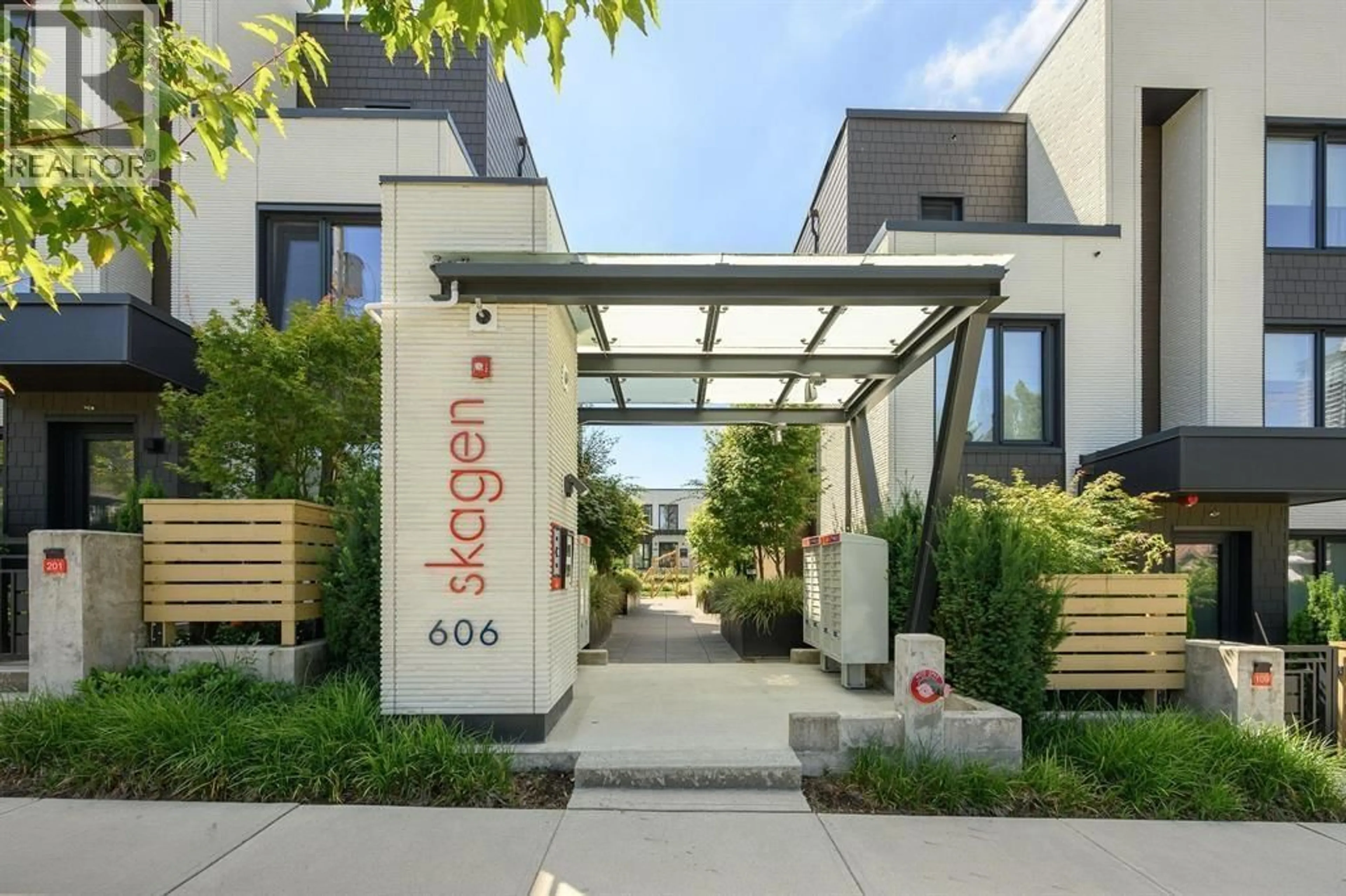 Indoor entryway for 202 - 606 FOSTER AVENUE, Coquitlam British Columbia V6J0L5