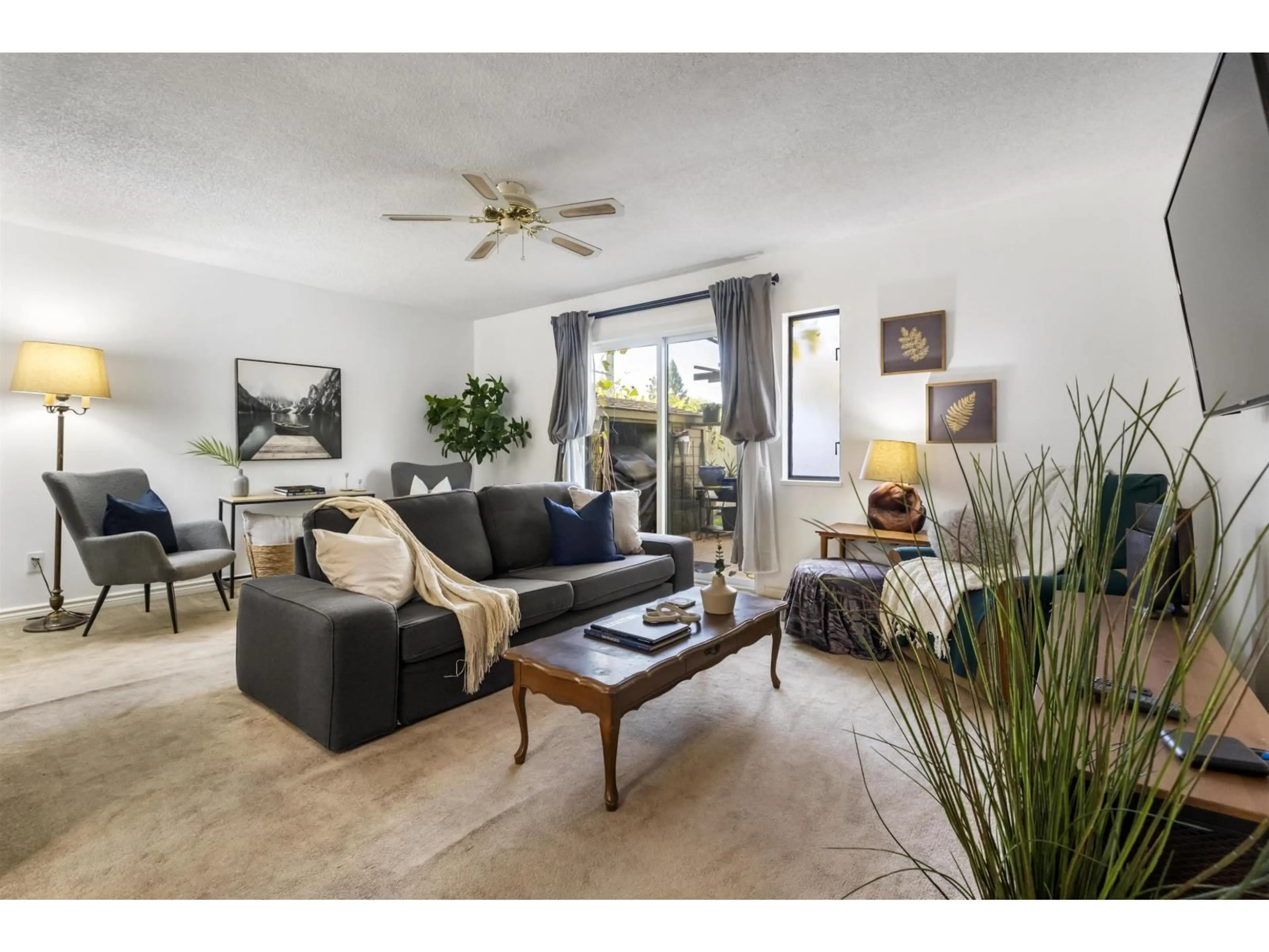 Living room with furniture, unknown for 108 - 9264 122 STREET, Surrey British Columbia V3V4L5