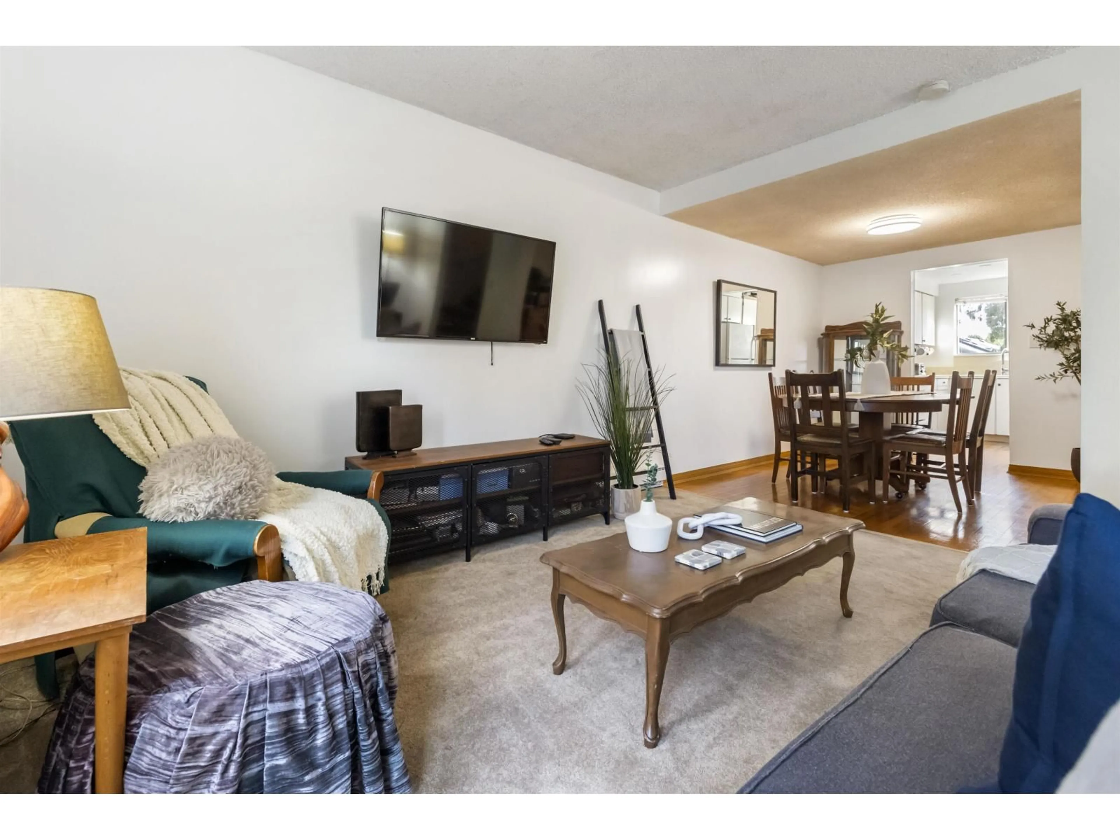 Living room with furniture, wood/laminate floor for 108 - 9264 122 STREET, Surrey British Columbia V3V4L5