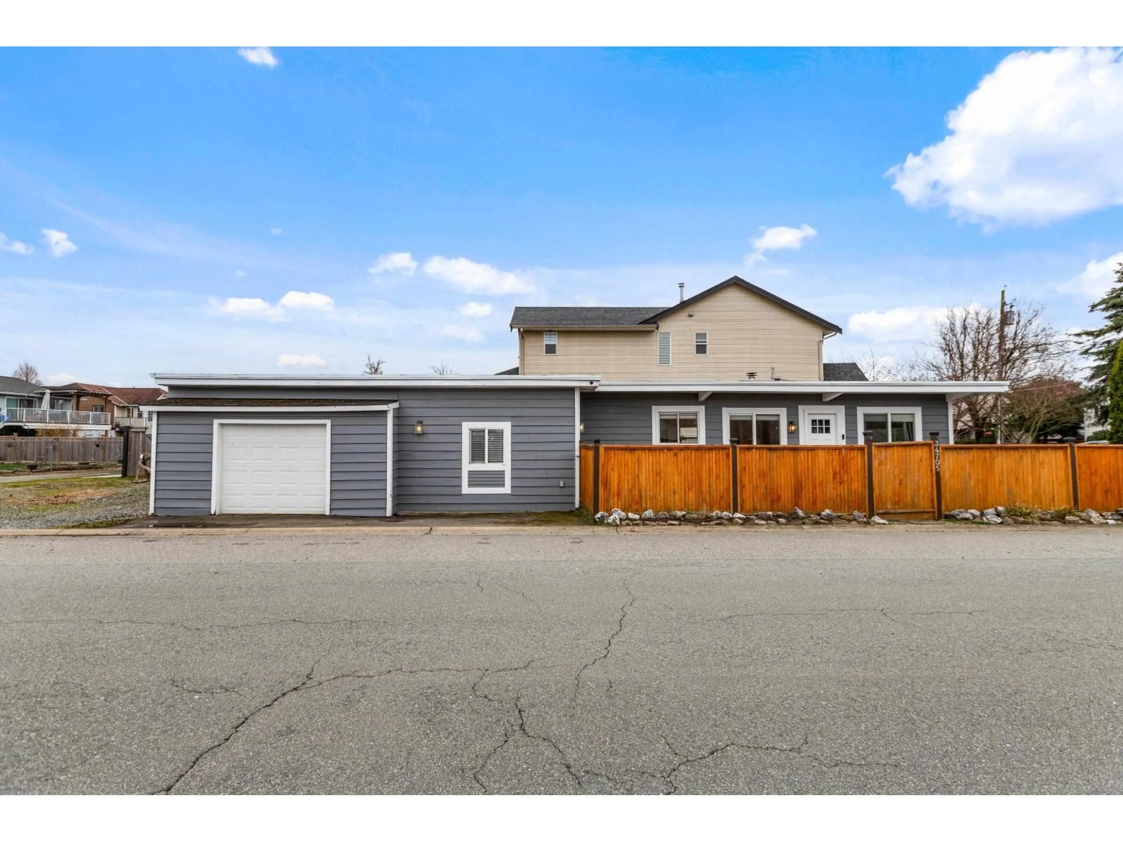 A pic from outside/outdoor area/front of a property/back of a property/a pic from drone, unknown for 34705 4 AVENUE, Abbotsford British Columbia V2S8B8