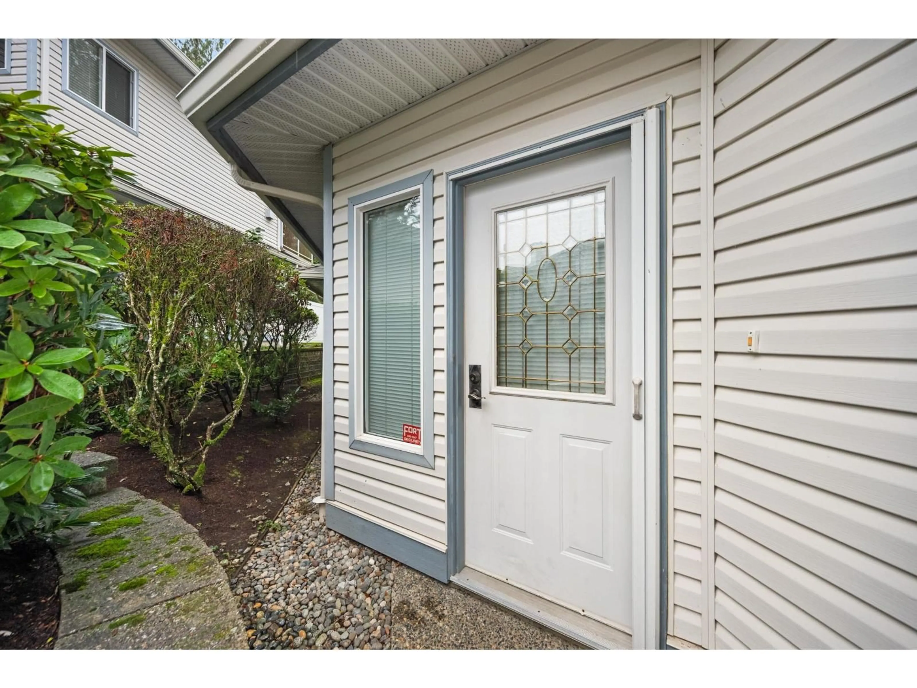Indoor entryway for 41 - 21579 88B AVENUE, Langley British Columbia V1M2X4