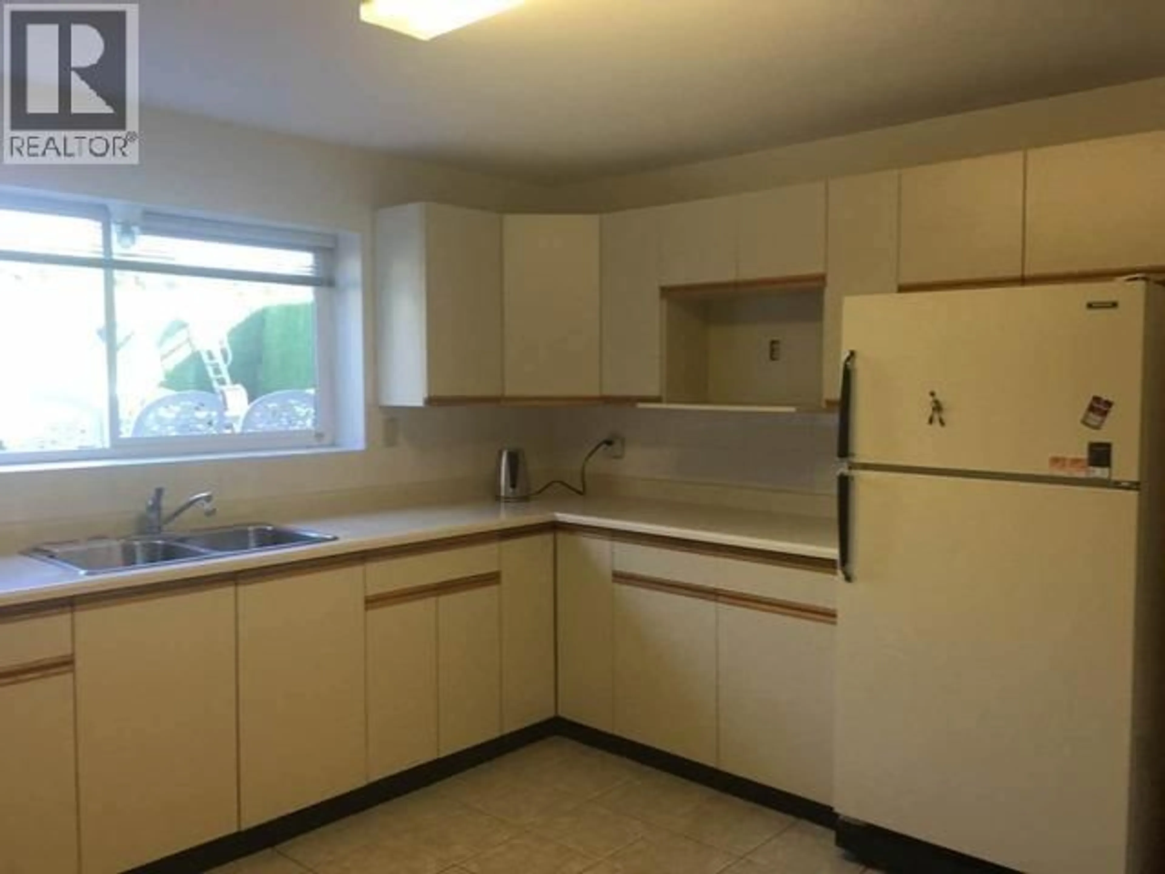 Standard kitchen, unknown for 951 EVERETT CRESCENT, Burnaby British Columbia V5A2N6