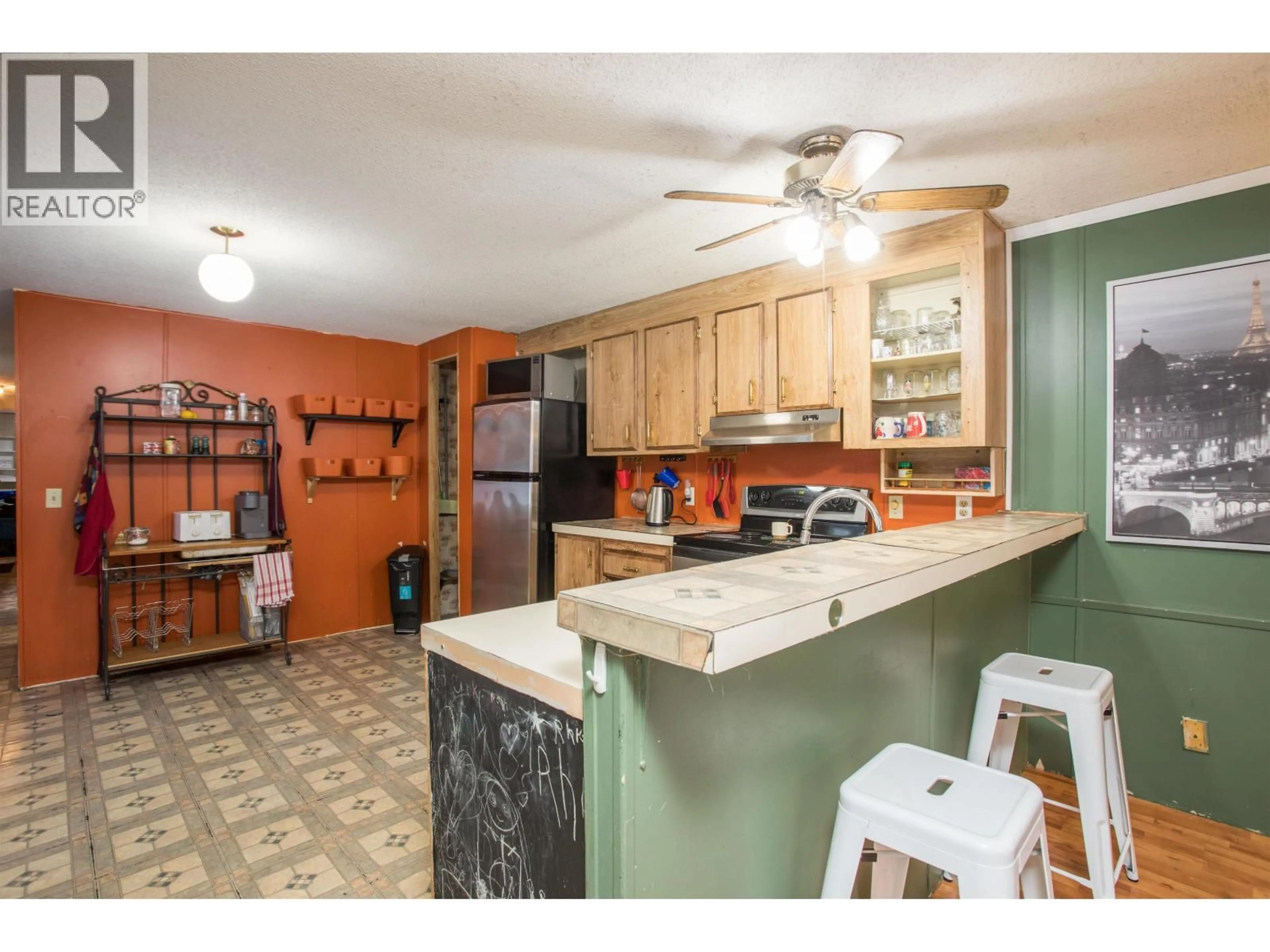 Open concept kitchen, ceramic/tile floor for 95 - 145 KING EDWARD STREET, Coquitlam British Columbia V3K6L8