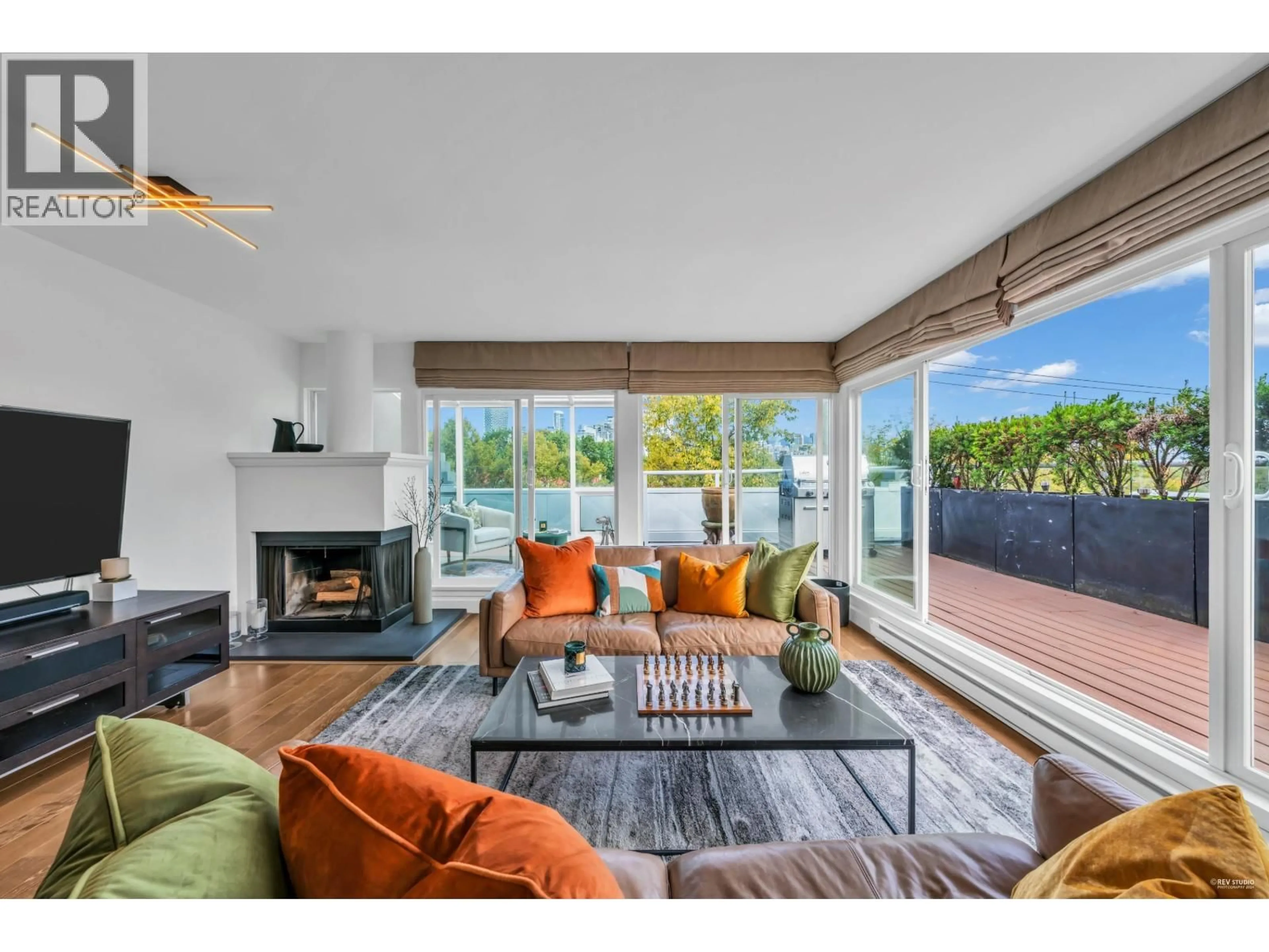 Living room with furniture, unknown for 2243 OAK STREET, Vancouver British Columbia V6H3W6