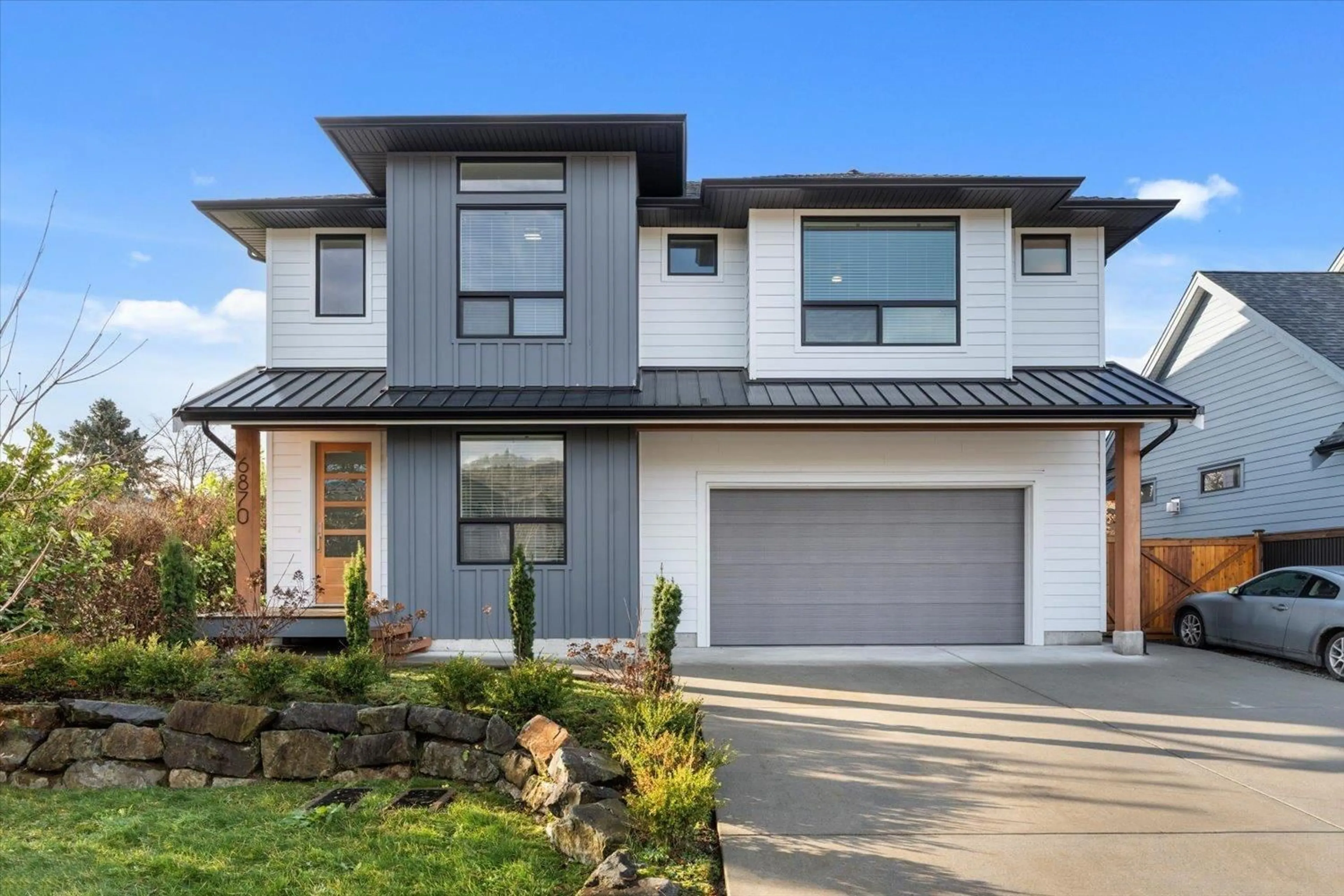 Home with vinyl exterior material, street for 6870 FRASER DRIVE, Agassiz British Columbia V0M1A3