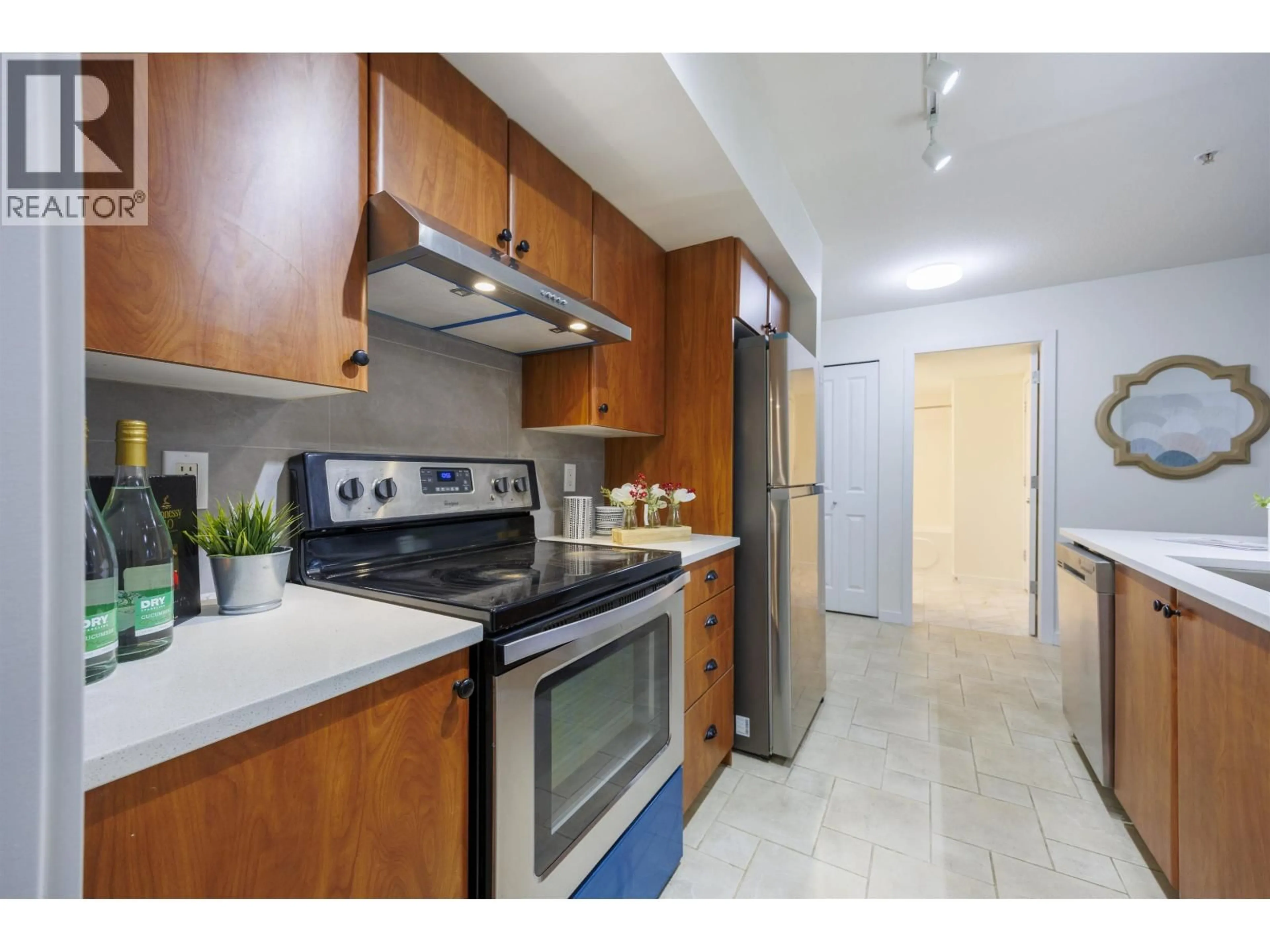Standard kitchen, unknown for 307 - 6508 DENBIGH AVENUE, Burnaby British Columbia V5H4W6