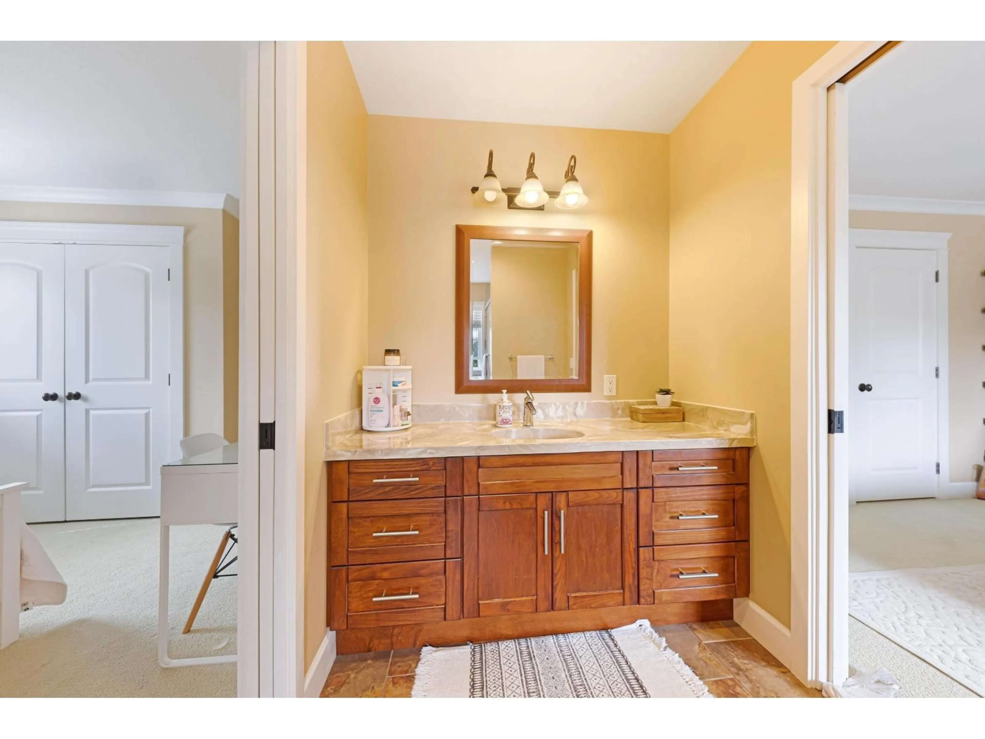 Standard bathroom, ceramic/tile floor for 17038 GREENWAY DRIVE, Surrey British Columbia V4N5C5
