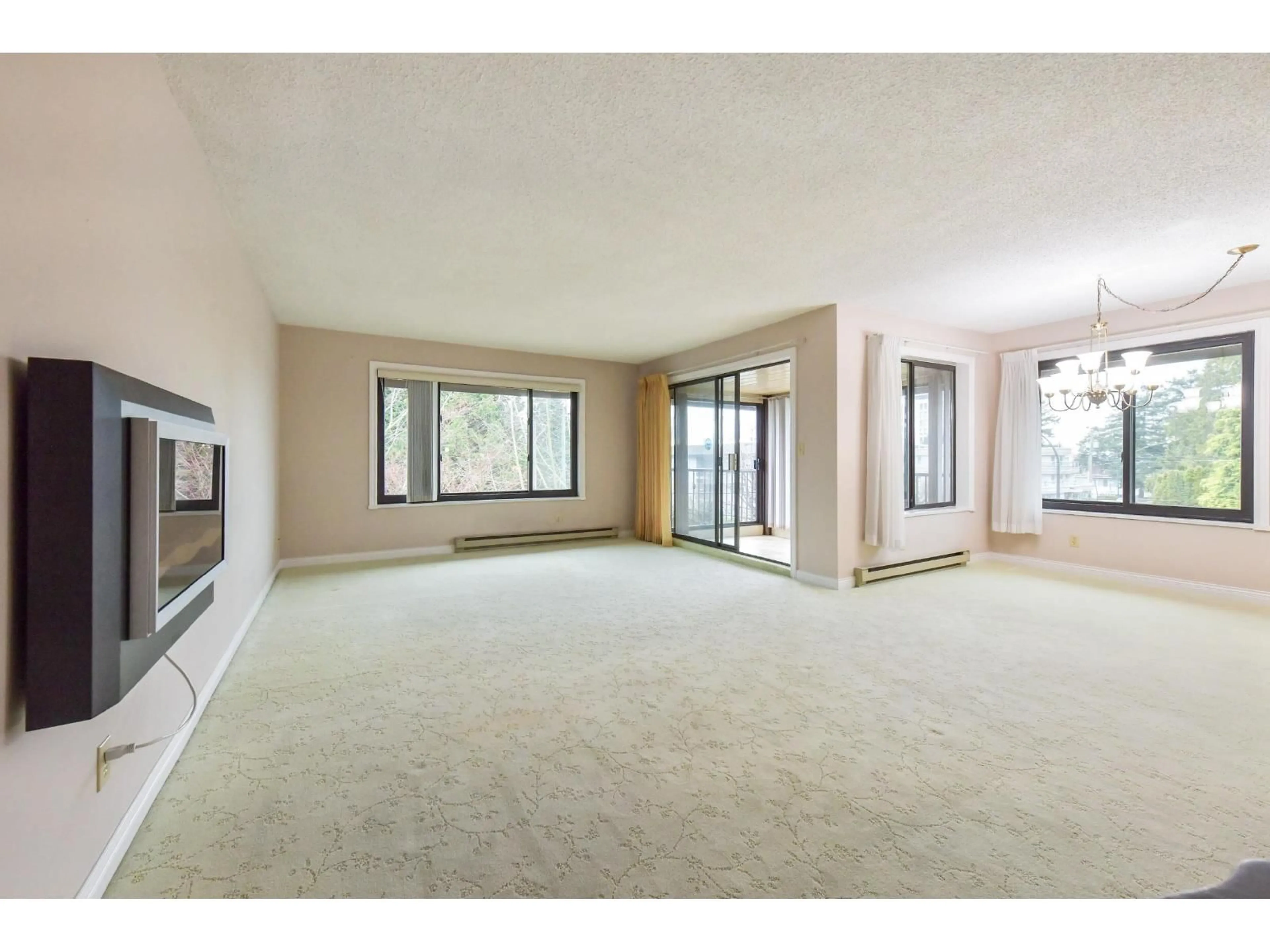 A pic of a room for 301 - 15317 THRIFT AVENUE, White Rock British Columbia V4B2L4