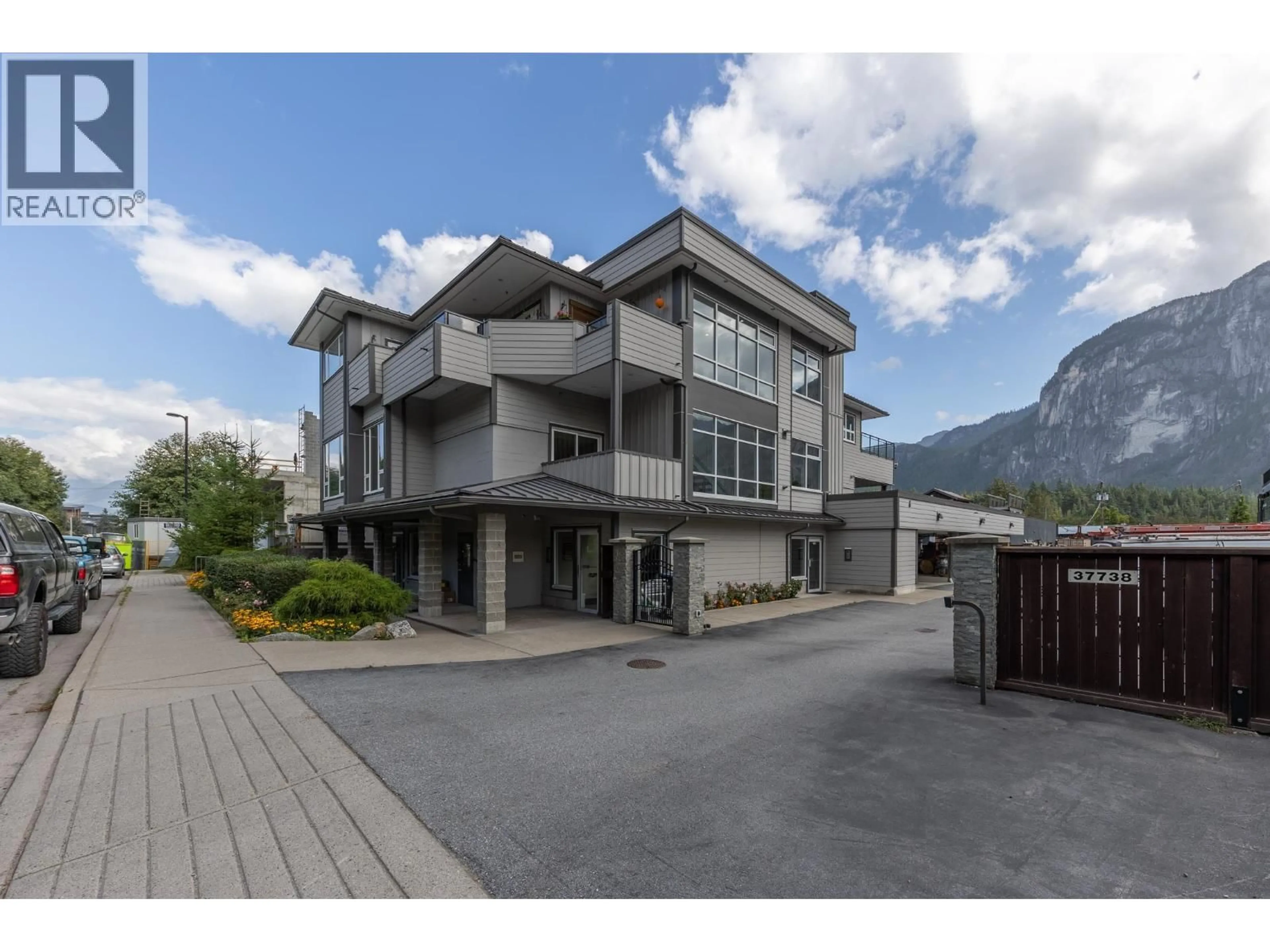 Unknown for 37718 & - 37738 THIRD AVENUE, Squamish British Columbia V8B1C3
