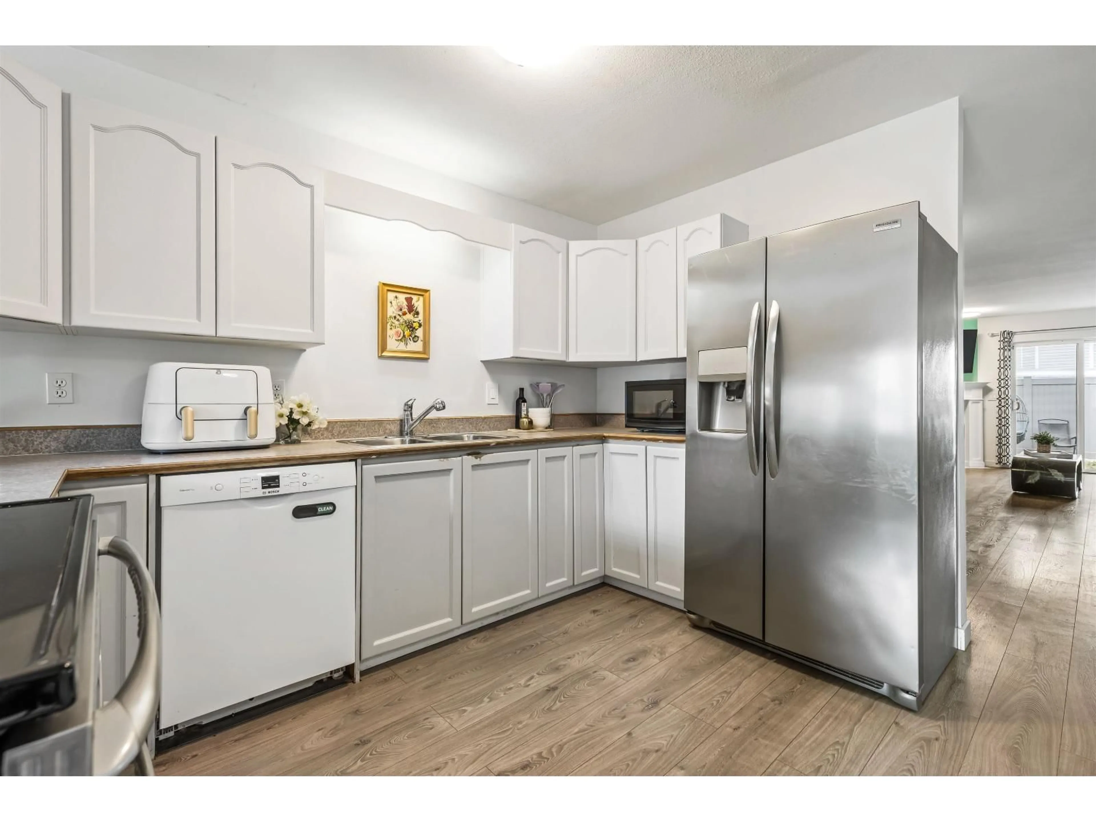 Standard kitchen, unknown for 5 - 46735 YALE ROAD, Chilliwack British Columbia V2P2S3