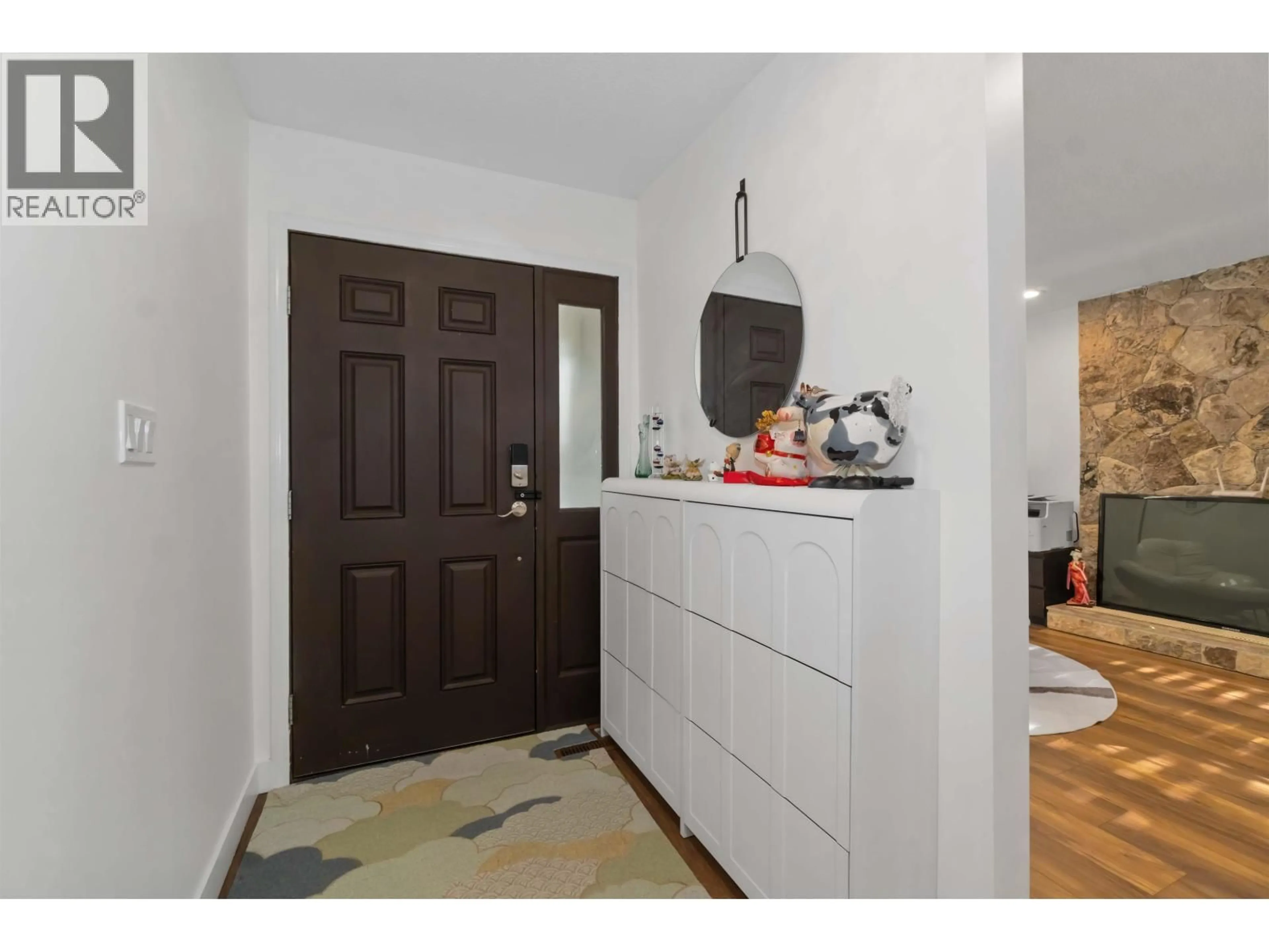 Indoor entryway for 10520 YARMISH DRIVE, Richmond British Columbia V7E5E7