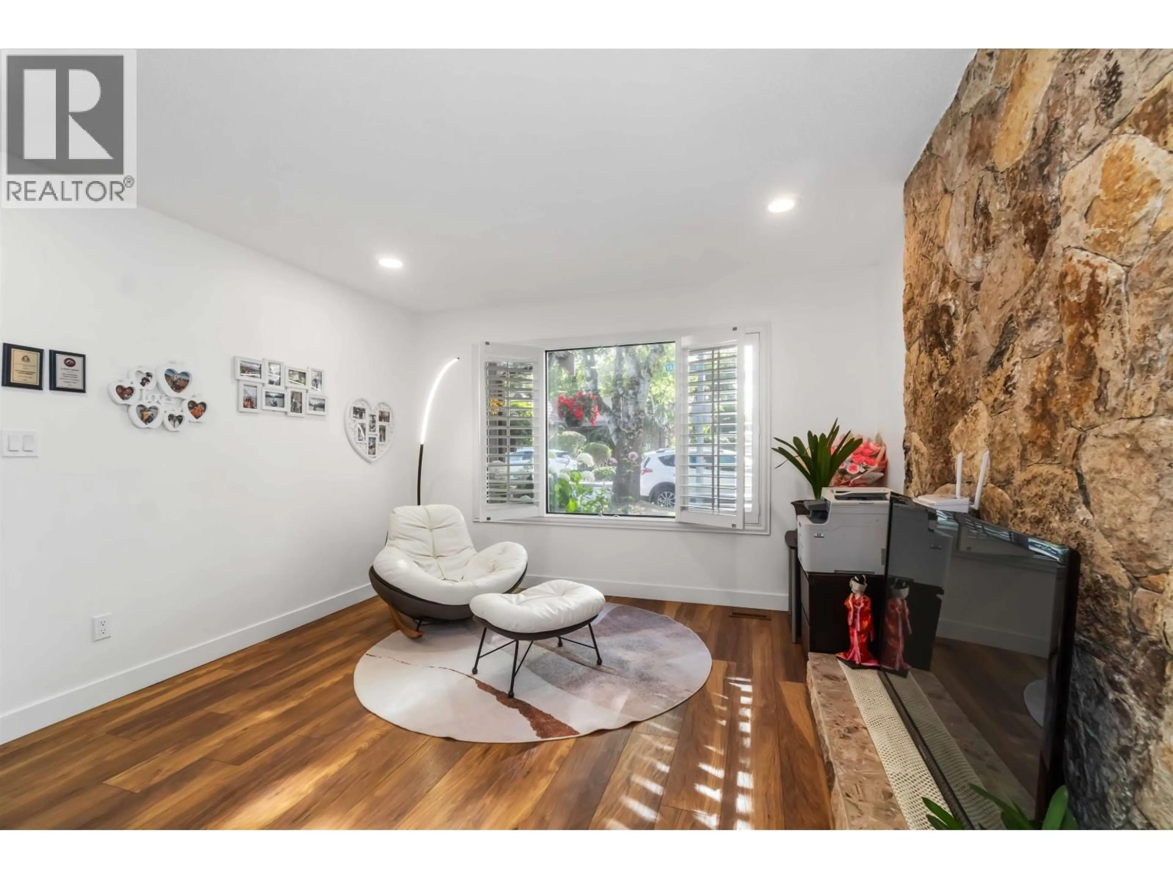 Living room with furniture, unknown for 10520 YARMISH DRIVE, Richmond British Columbia V7E5E7