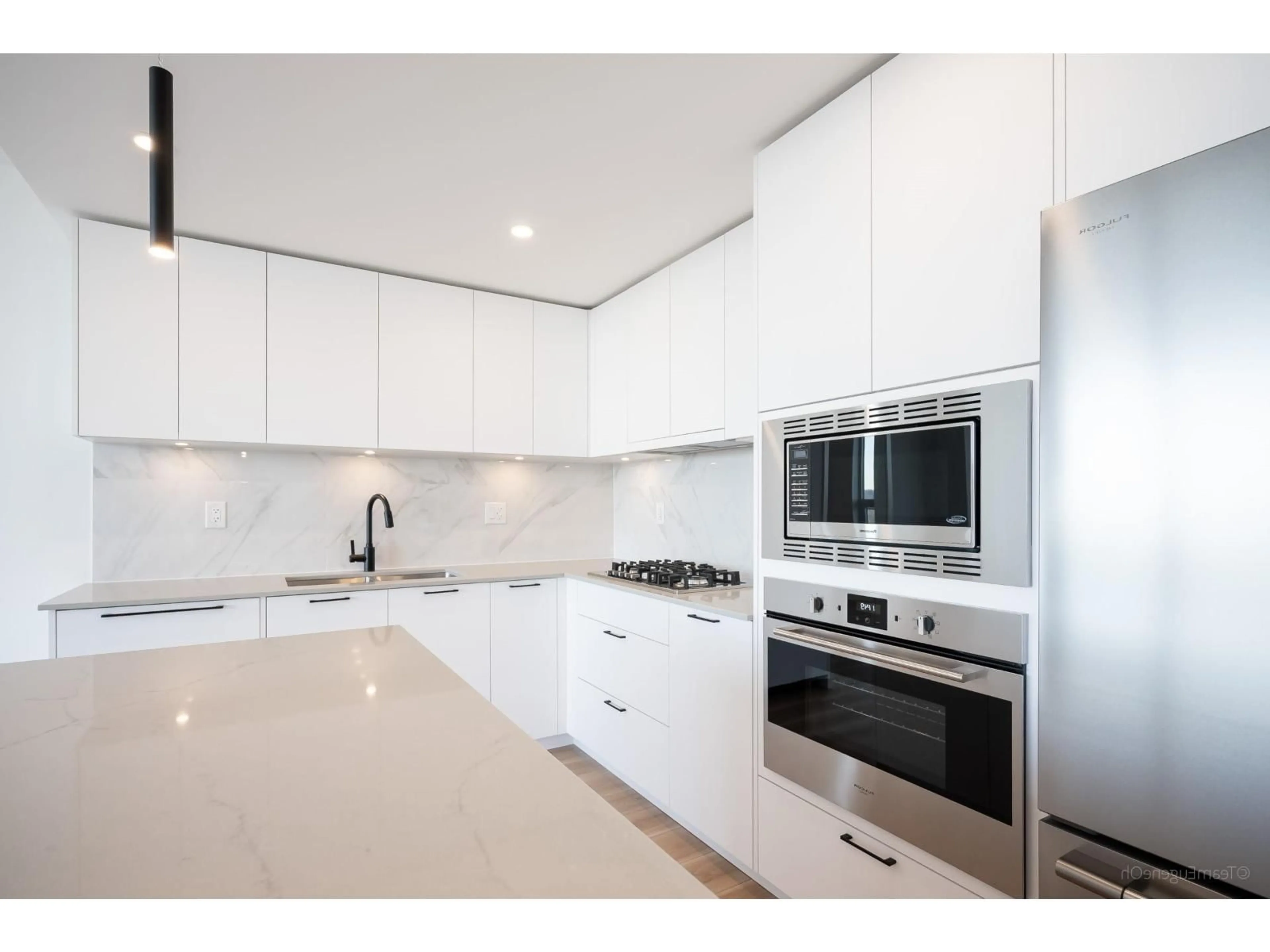 Contemporary kitchen, ceramic/tile floor for 1804 - 20065 85 AVENUE, Langley British Columbia V2Y3K4