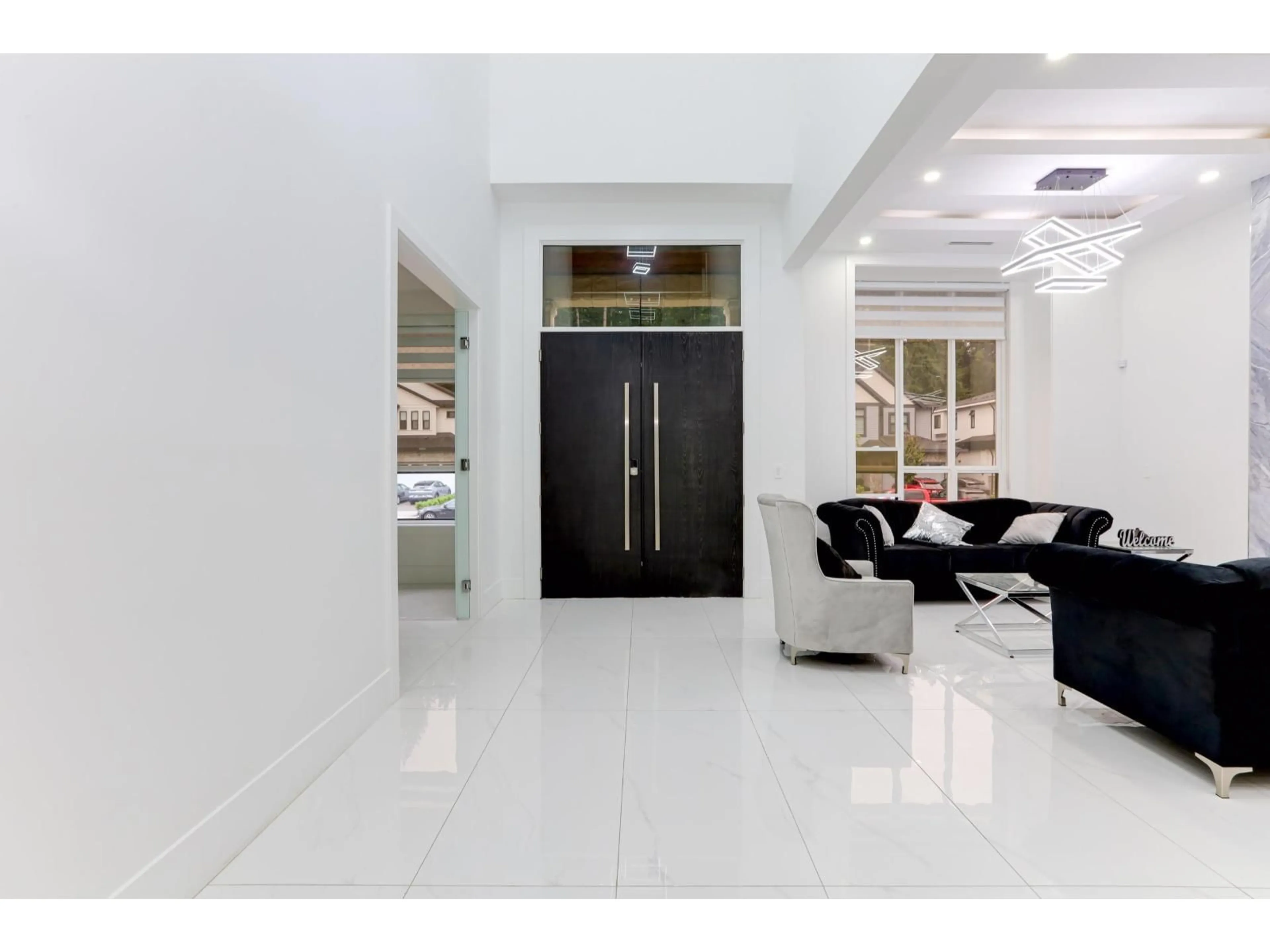 Indoor foyer for 19649 31A AVENUE, Langley British Columbia V2Z0B2