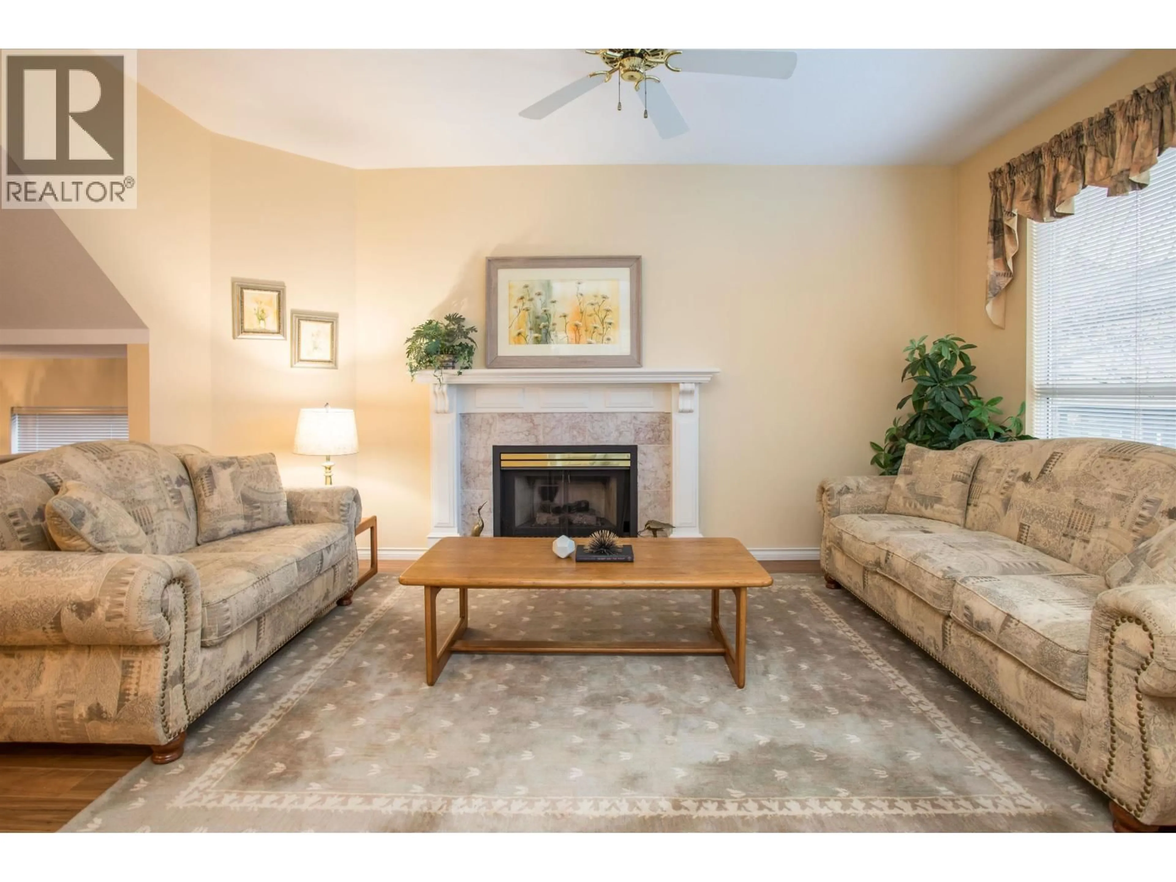 Living room with furniture, unknown for 21 - 22488 116 AVENUE, Maple Ridge British Columbia V2X0X6