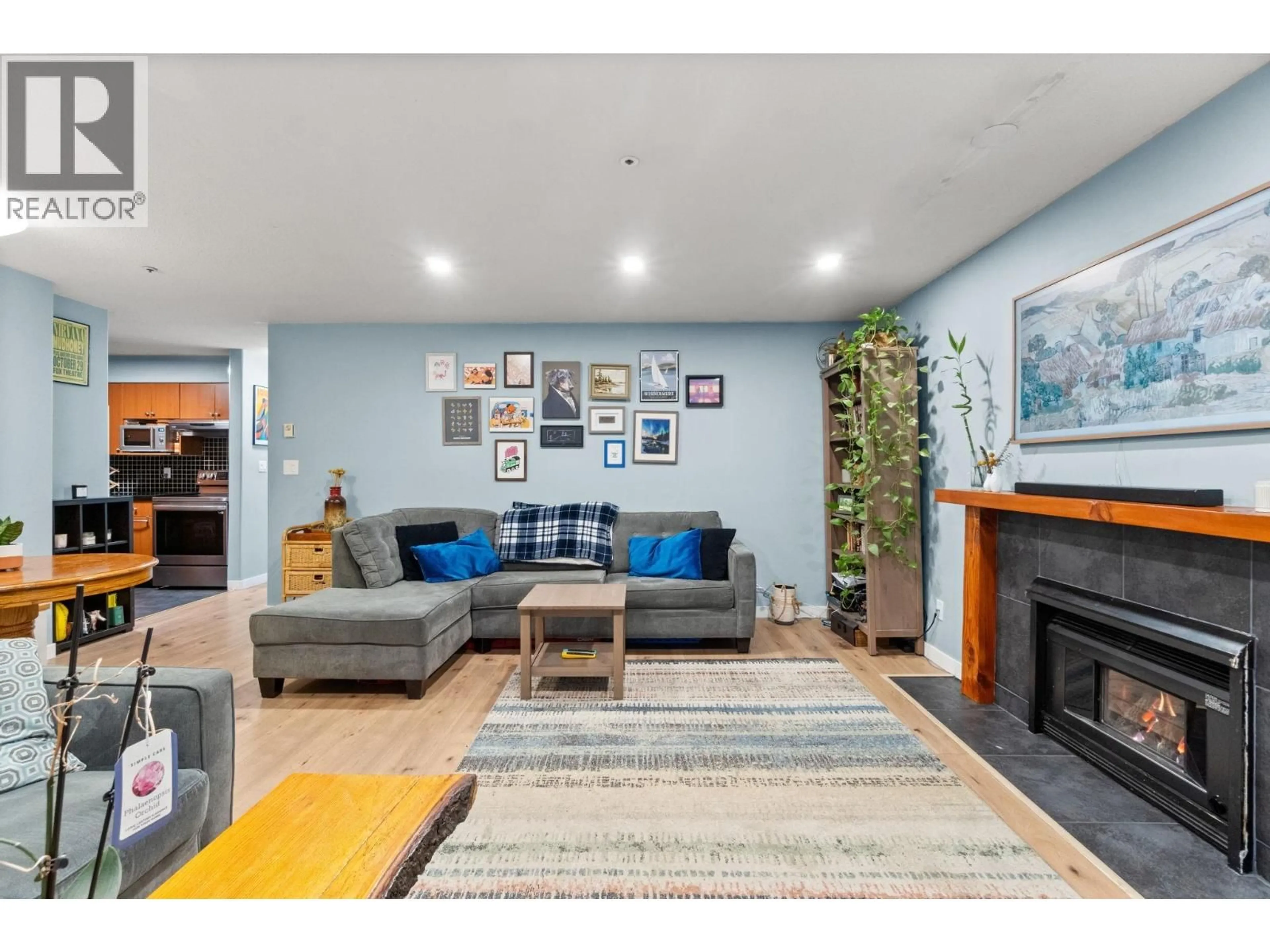 Living room with furniture, wood/laminate floor for 102 - 1689 4TH AVENUE, Vancouver British Columbia V5N1J7