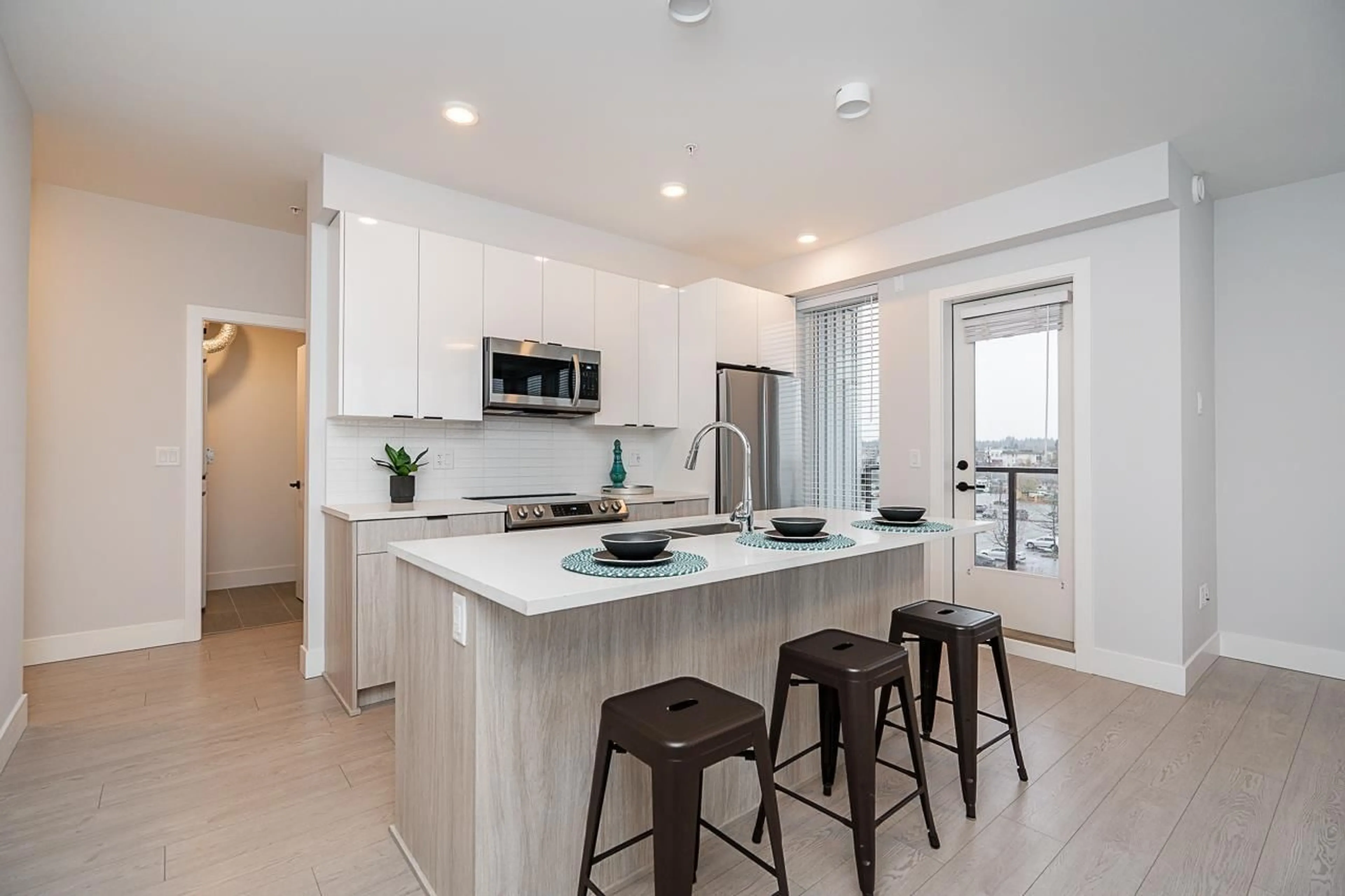 Open concept kitchen, unknown for 421 - 20360 LOGAN AVENUE, Langley British Columbia V3A0P5