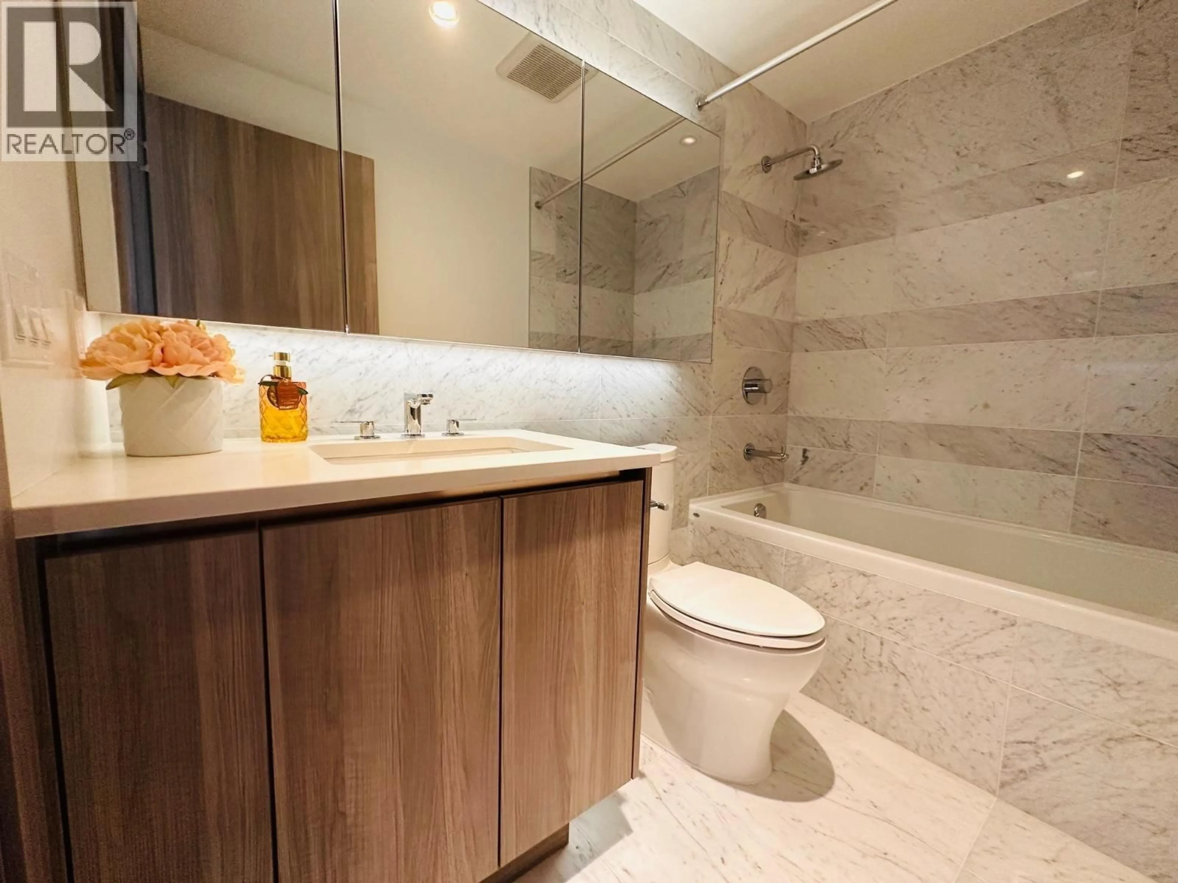 Contemporary bathroom, ceramic/tile floor for 1009 - 4730 LOUGHEED HIGHWAY, Burnaby British Columbia V5C4A8