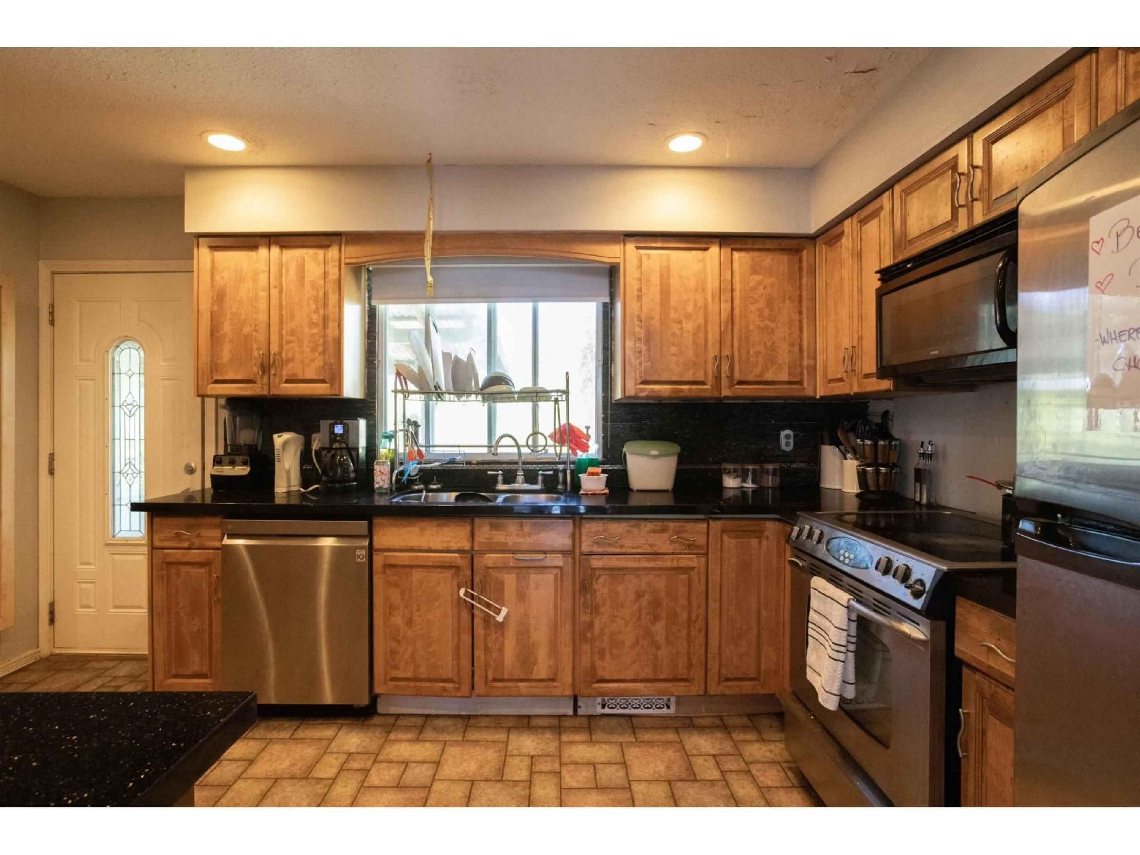 Standard kitchen, unknown for 31465 AEROLANE AVENUE, Abbotsford British Columbia V2T4B5