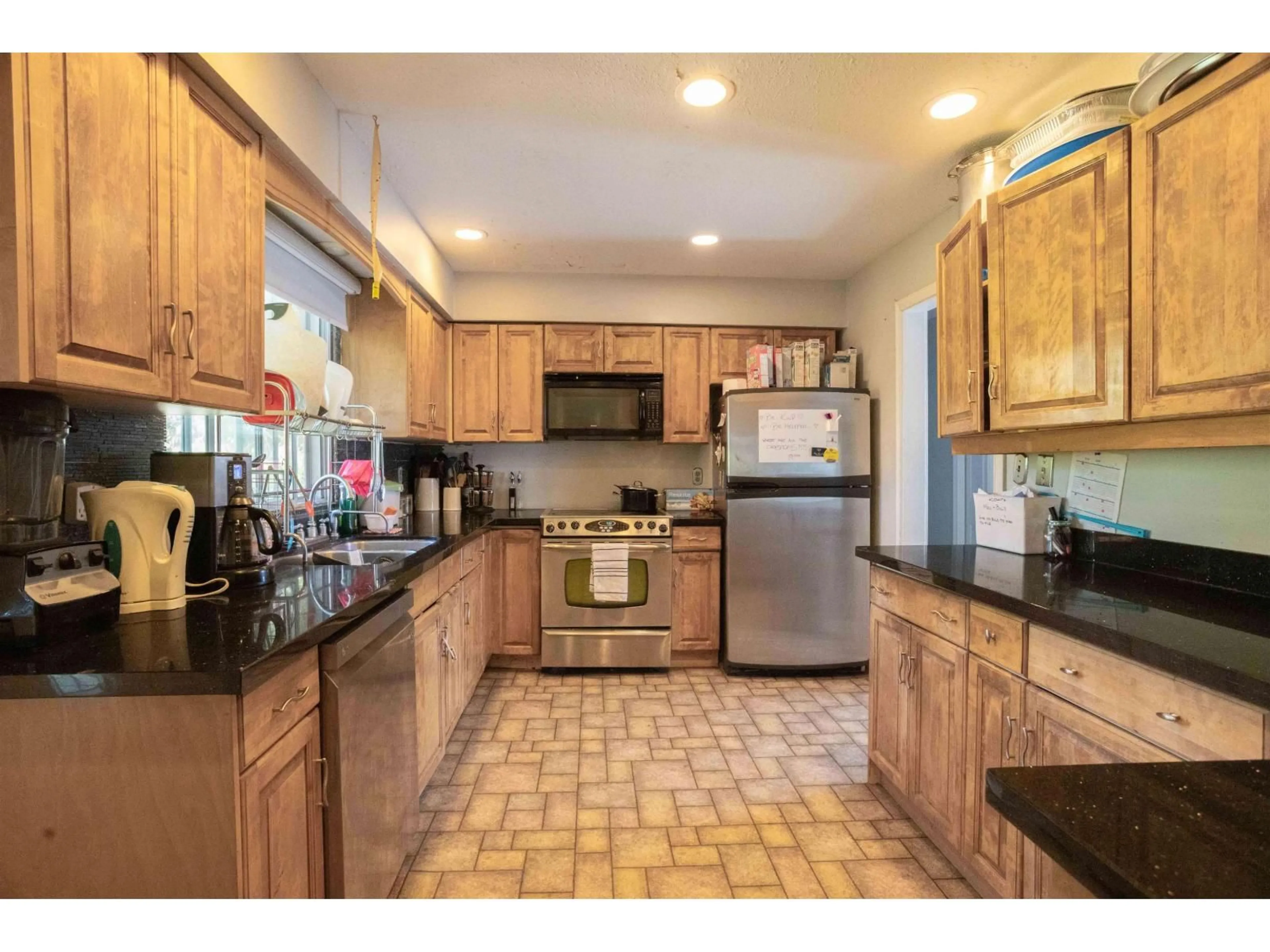 Standard kitchen, unknown for 31465 AEROLANE AVENUE, Abbotsford British Columbia V2T4B5
