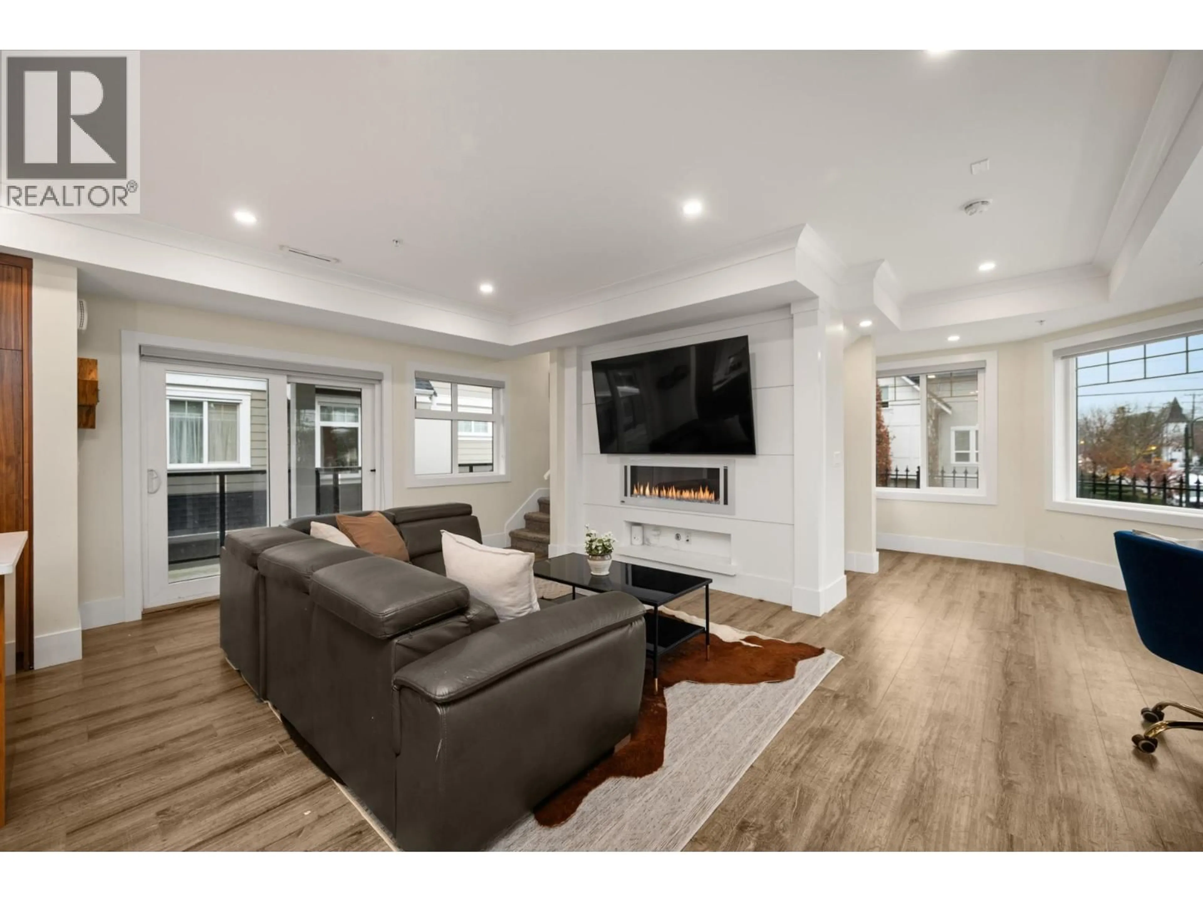 Living room with furniture, unknown for 4931 47A AVENUE AVENUE, Ladner British Columbia V4K0E1