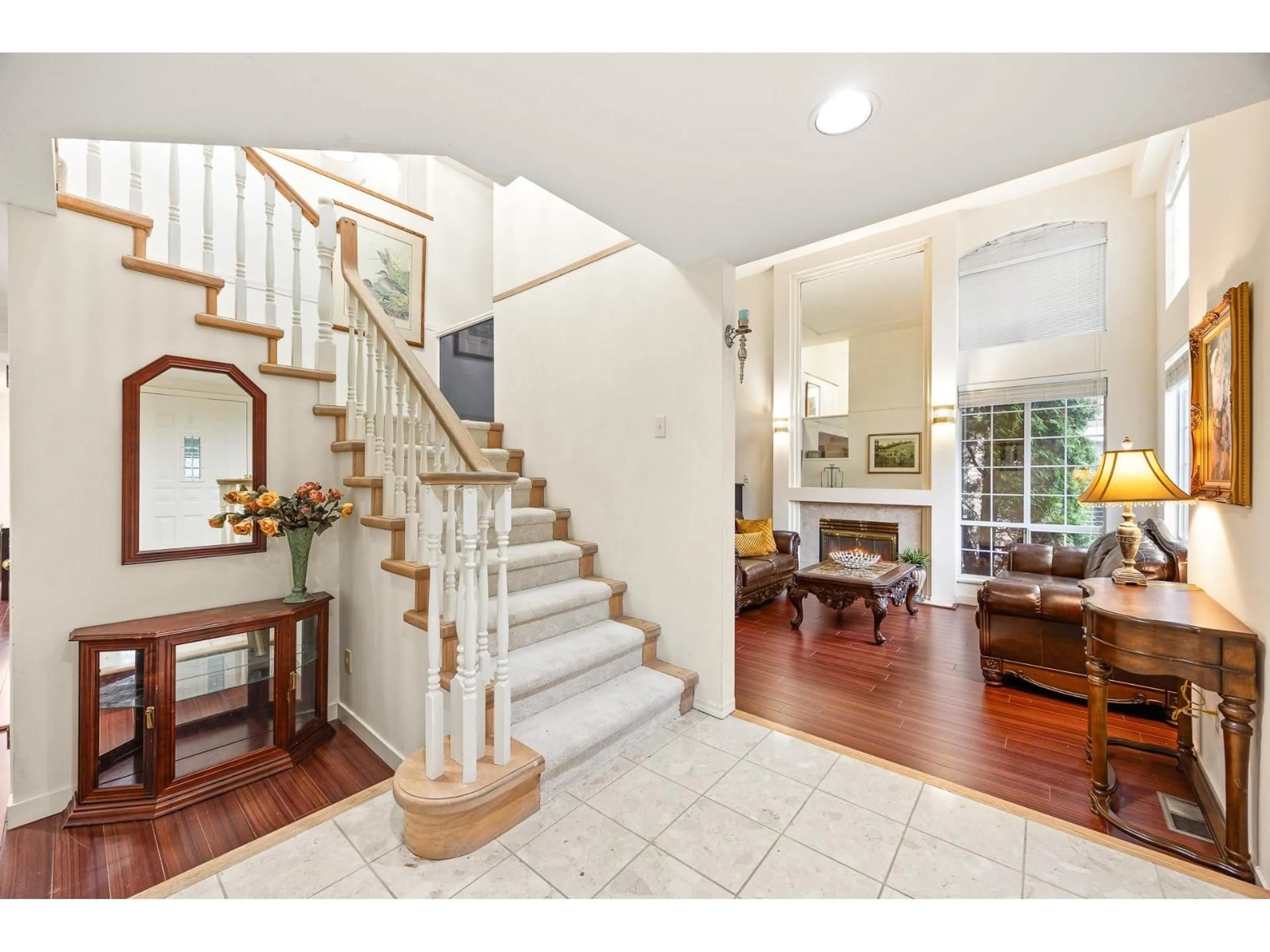 Indoor entryway for 14969 24A AVENUE, Surrey British Columbia V4P1N9