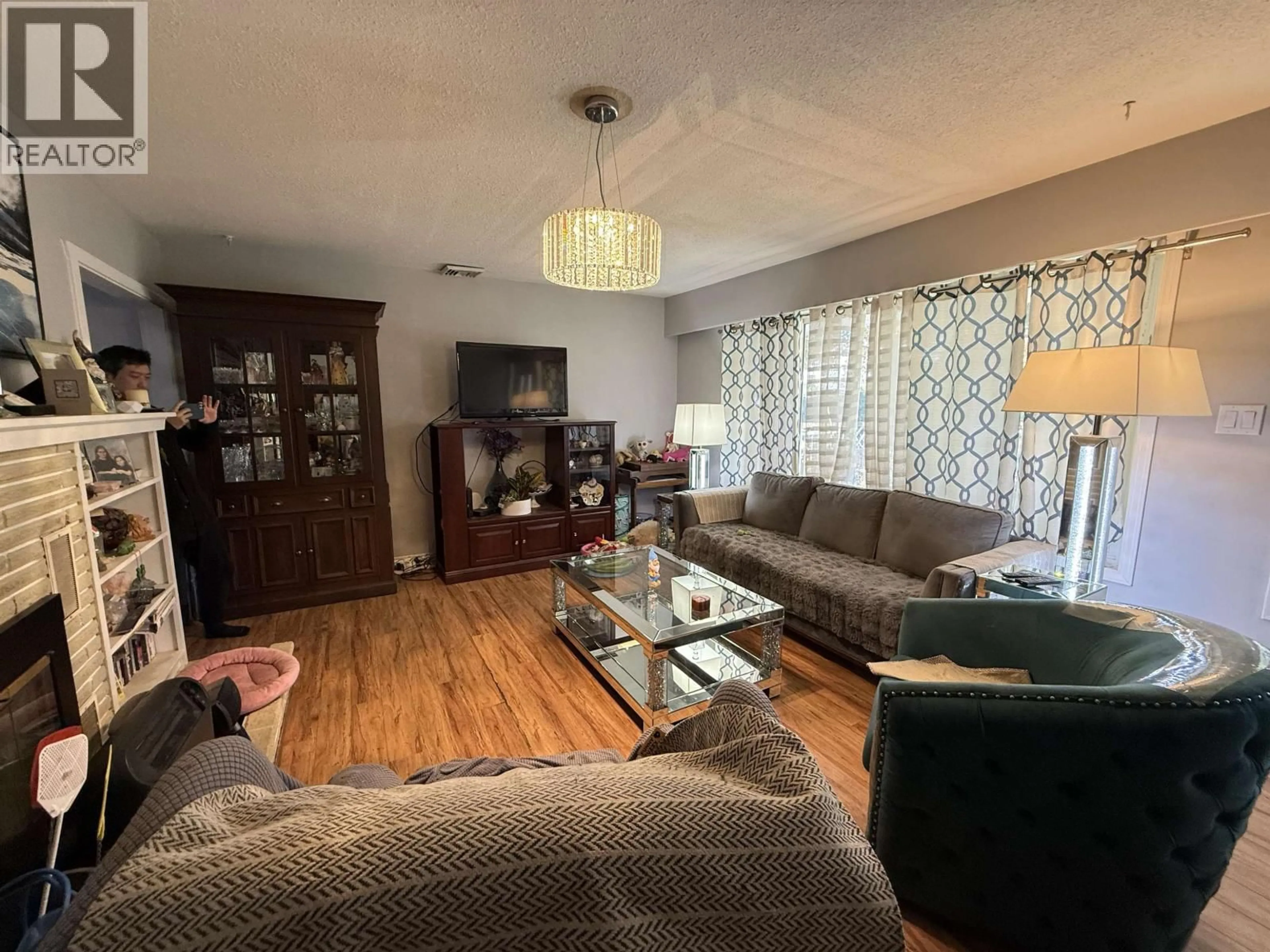 Living room with furniture, wood/laminate floor for 12129 222 STREET, Maple Ridge British Columbia V2X5W4