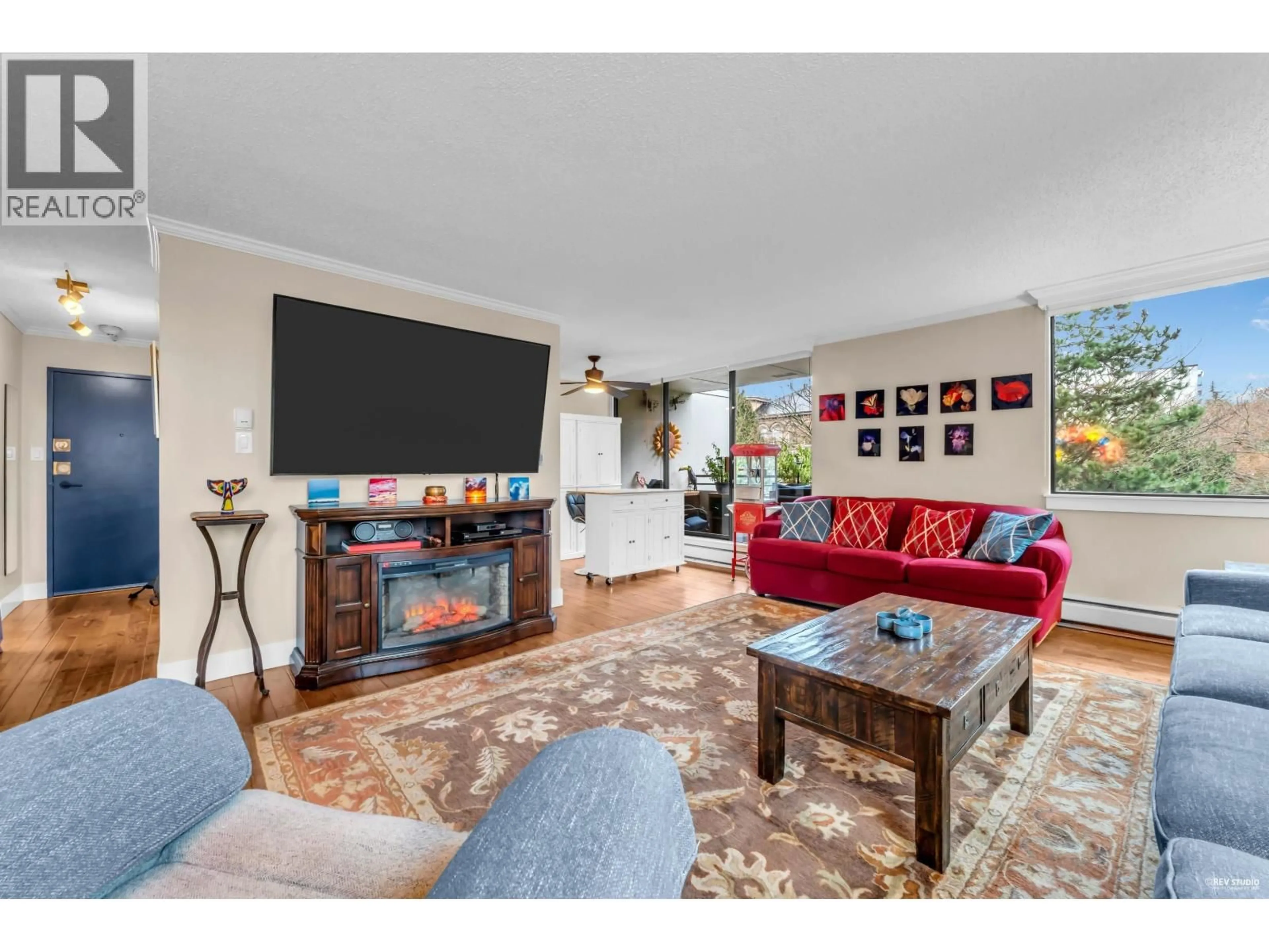 Living room with furniture, unknown for 501 - 1725 PENDRELL STREET, Vancouver British Columbia V6G2X7