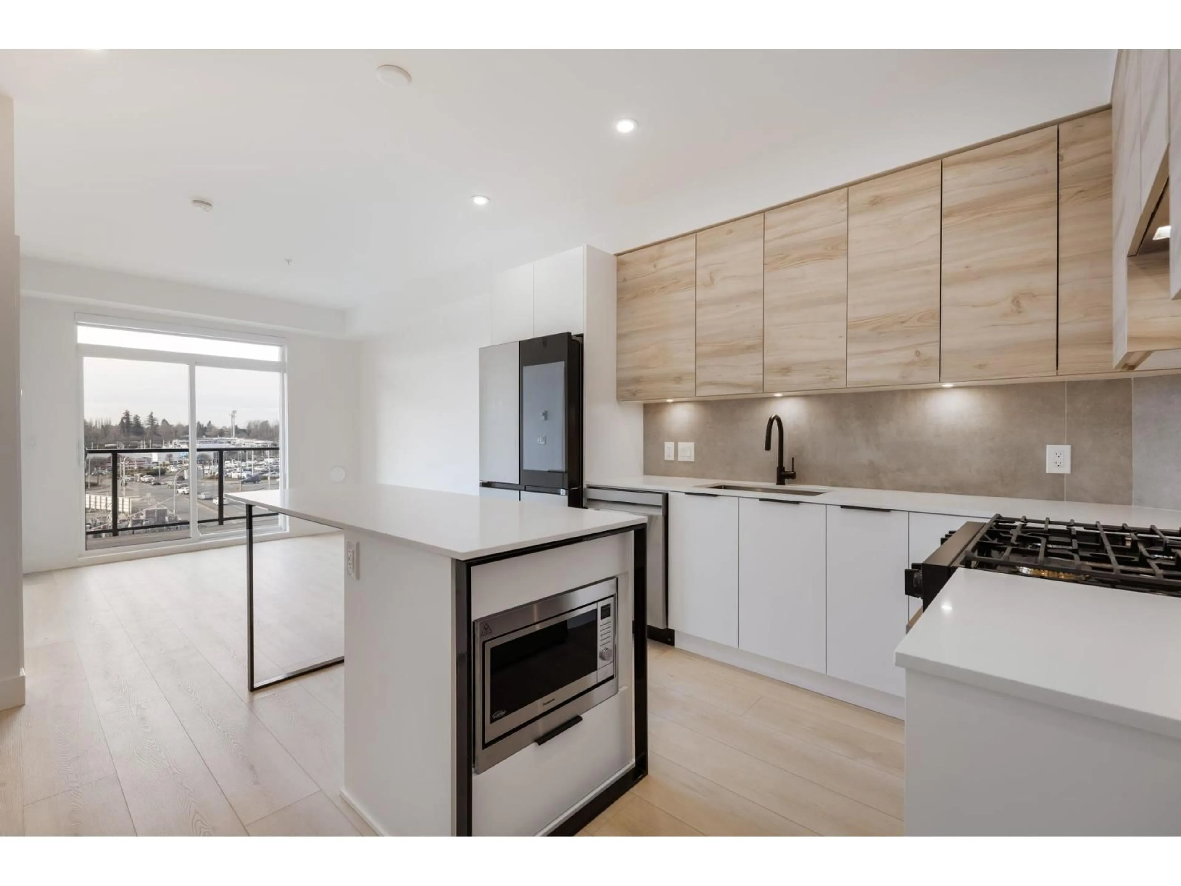 Open concept kitchen, unknown for 207 - 30490 CARDINAL AVENUE, Abbotsford British Columbia V2T0A5