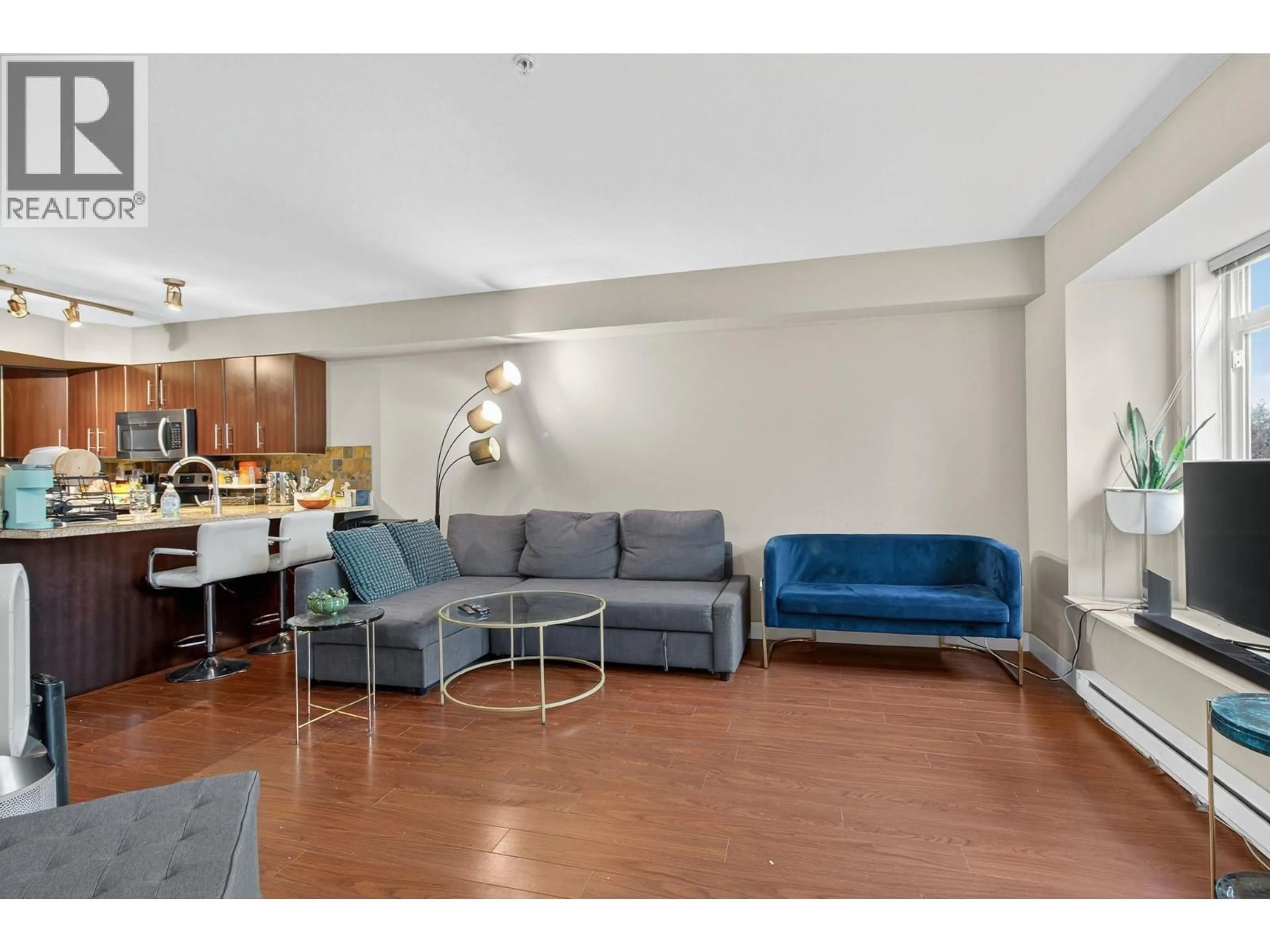 Living room with furniture, unknown for 27 - 7428 14 AVENUE, Burnaby British Columbia V3N0C2