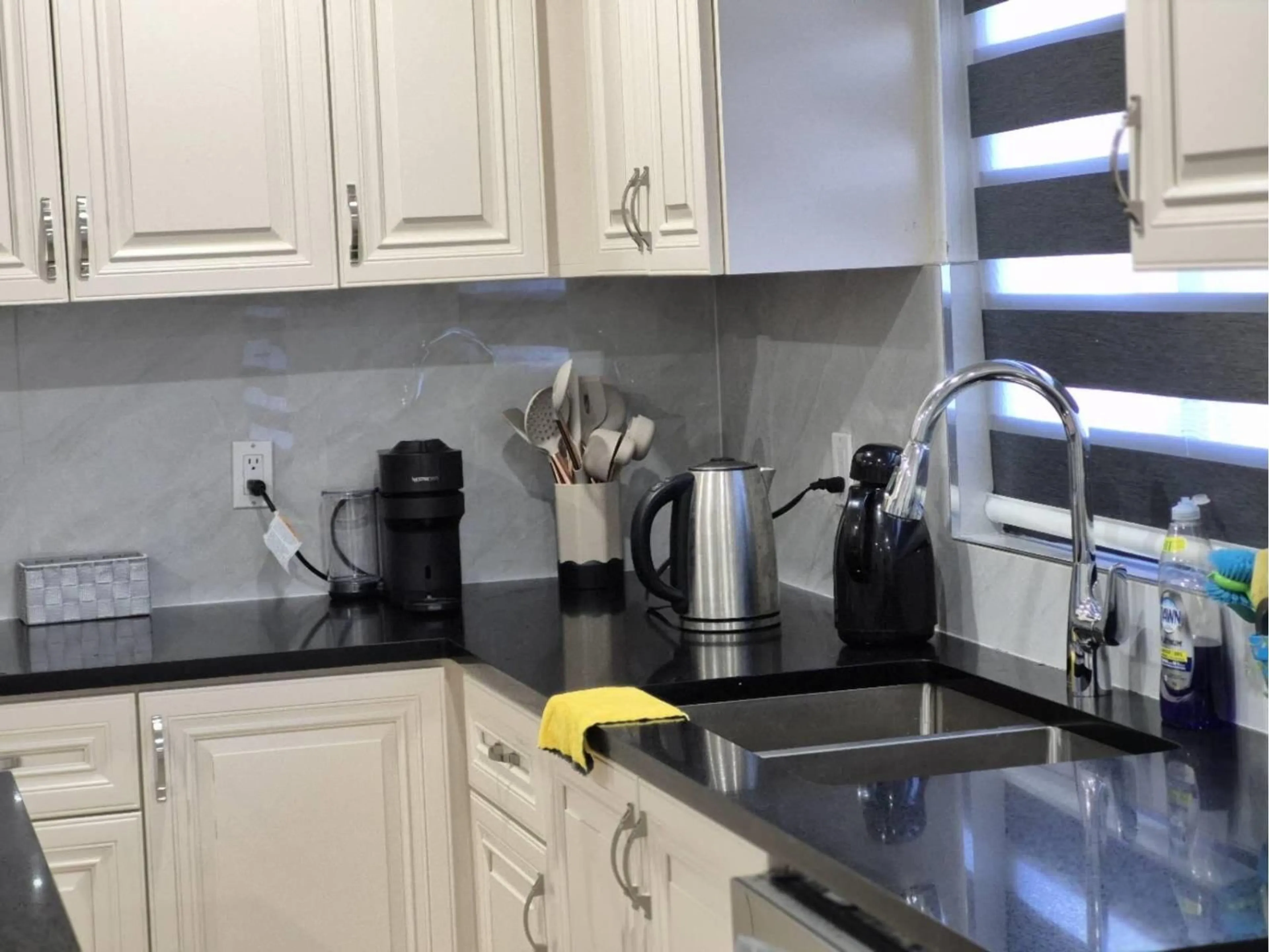 Standard kitchen, unknown for 7622 147A STREET, Surrey British Columbia V3S8Z3