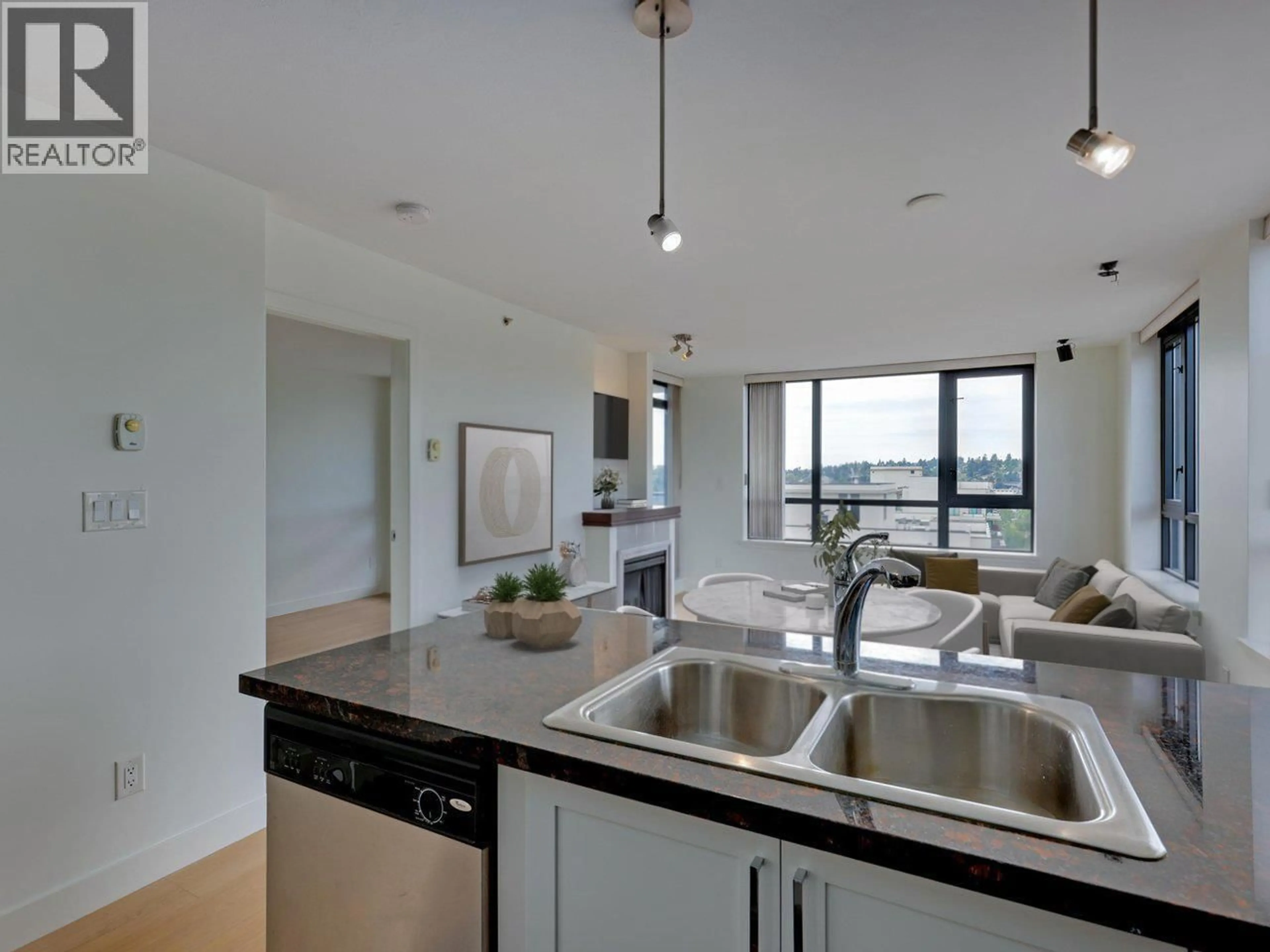 Open concept kitchen, unknown for 1607 - 1 RENAISSANCE SQUARE, New Westminster British Columbia V3M0B6