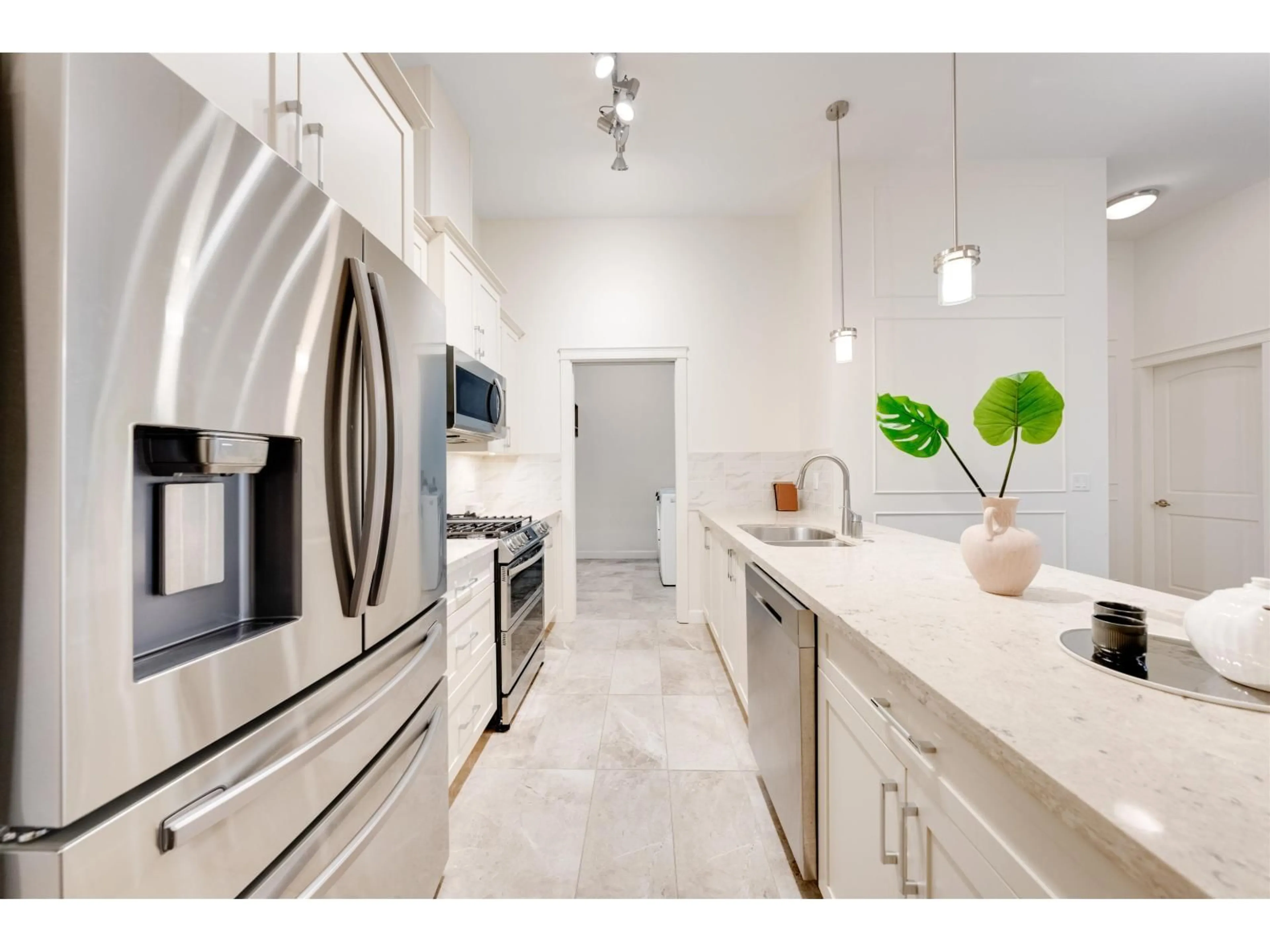 Open concept kitchen, ceramic/tile floor for 604 - 20376 86 AVENUE, Langley British Columbia V2Y3P8