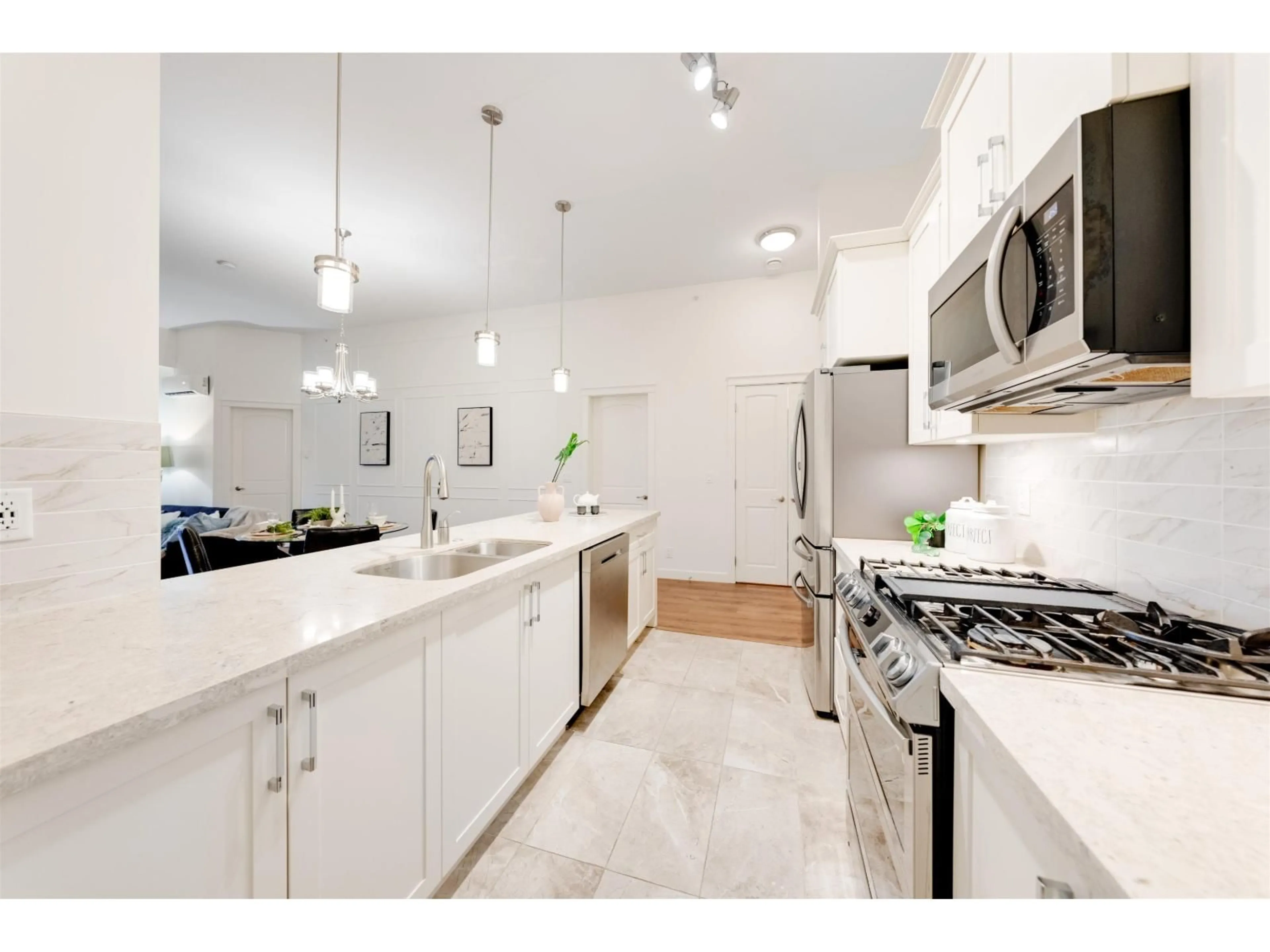 Open concept kitchen, ceramic/tile floor for 604 - 20376 86 AVENUE, Langley British Columbia V2Y3P8