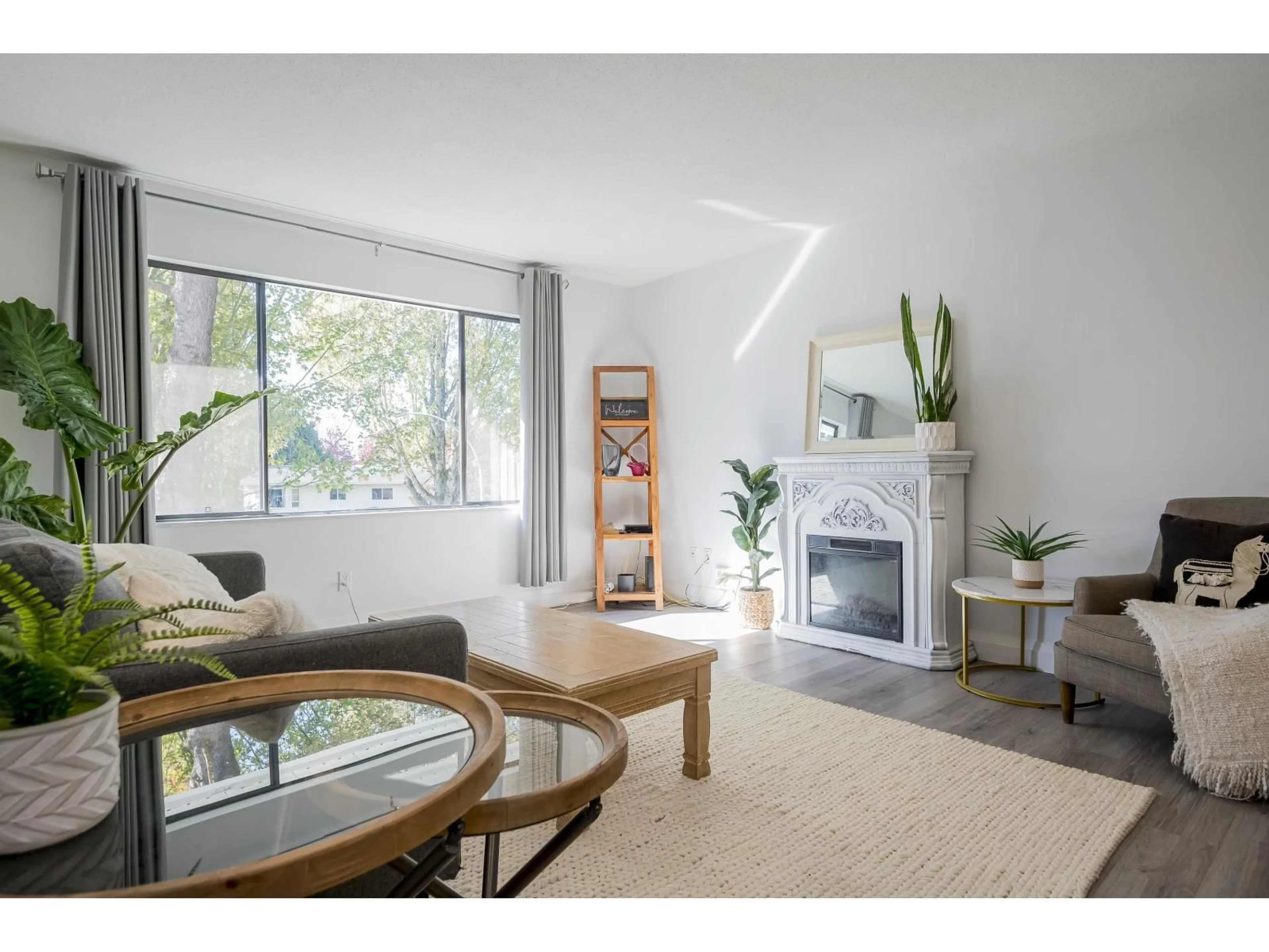 Living room with furniture, unknown for 6354 183 STREET, Surrey British Columbia V3S8A8